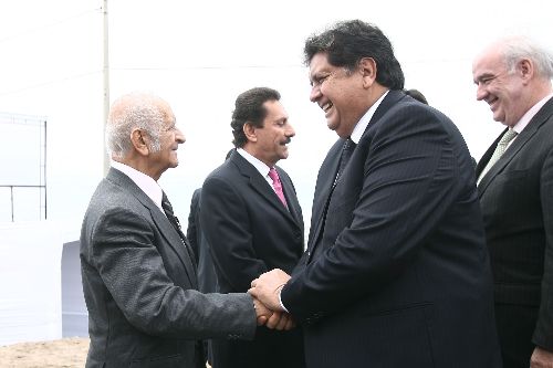El presidente de la República, Alan García Pérez, participa esta mañana en la ceremonia de colocación de la primera piedra del Lugar de la Memoria, en el distrito de Miraflores.
Foto: Sepres