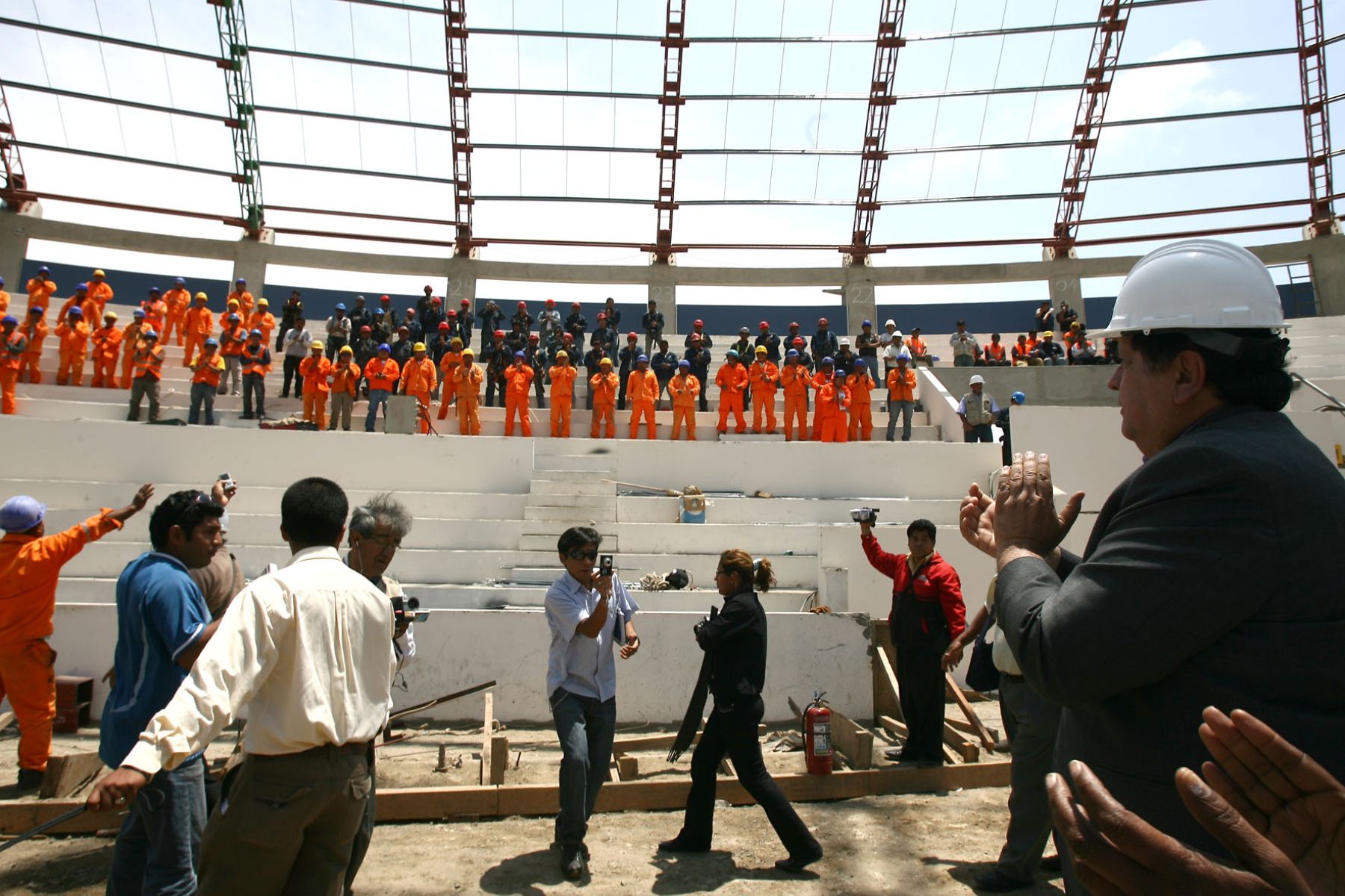 Jefe de Estado constató avance de trabajos de construcción del Coliseo Cerrado de Huacho.Además visitó terrenos donde se levantará Nuevo Hospital III de EsSalud e inspeccionó segunda calzada del Tramo Huacho-Pativilca.