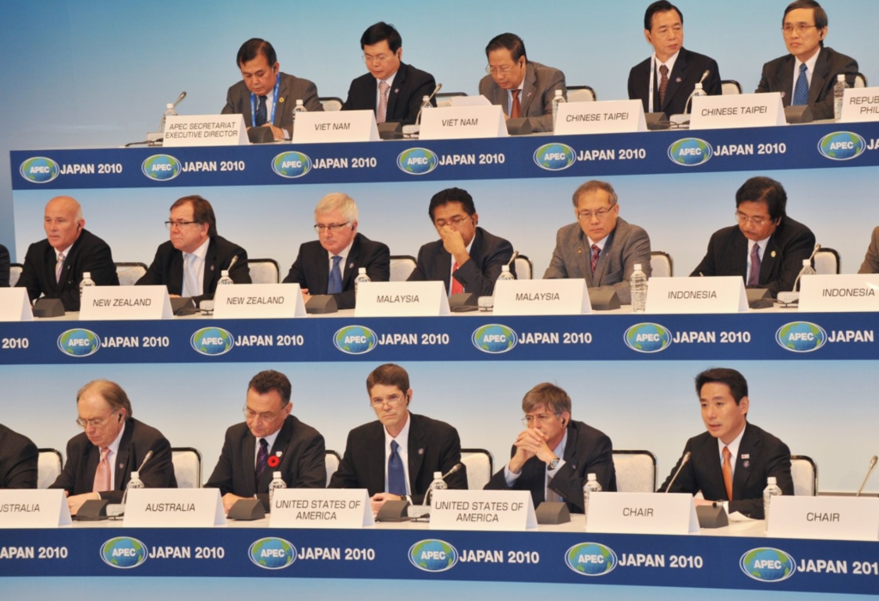 Ministro de Comercio Exterior y Turismo, Eduardo Ferreyros, y el alto funcionario de Perú ante APEC, Luis Quesda, participan esta mañana en Reunión de Ministros de Apec (Apec Ministerial Meeting) en Japón. Foto: ANDINA / APEC JAPAN 2010