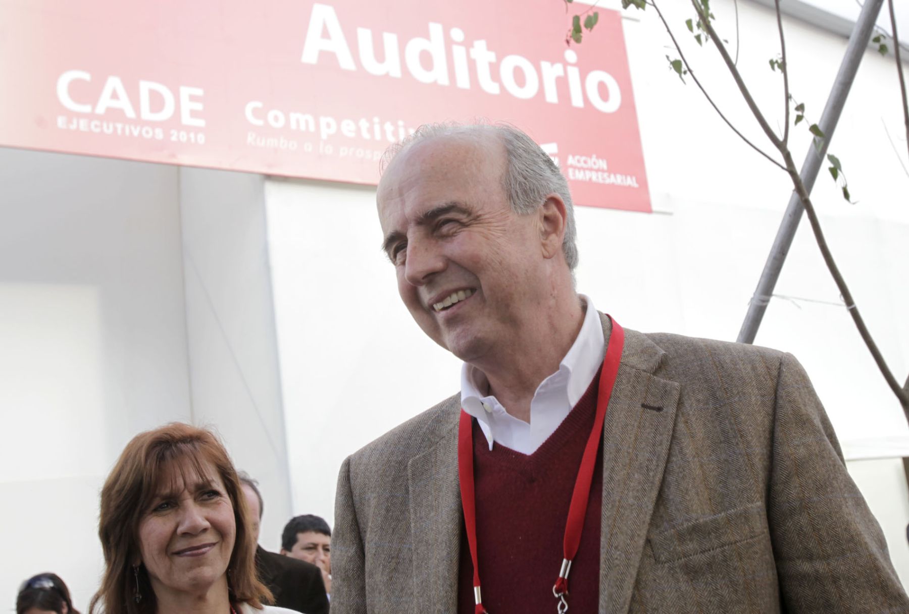 El ministro de Economia, Ismael Benavides, después de su participación en el encuentro CADE 2010, que se desarrolla en la ciudad de Urubamba. 
Foto: ANDINA/Alberto Orbegoso