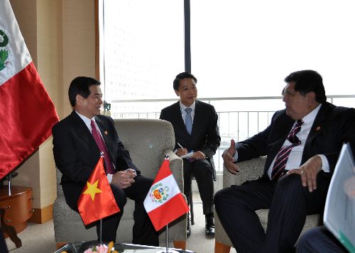 El presidente de la República, Alan García Pérez, sostuvo dos encuentros bilaterales con los Líderes de las Economías de Vietnam y Tailandia. Fotos. Sepres