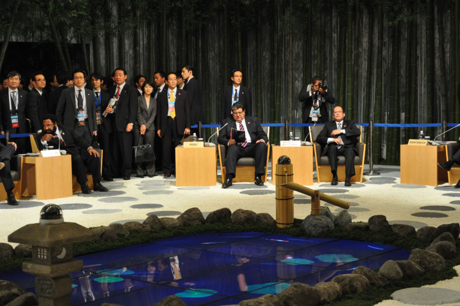 Primer mandatario se dispone a participar en el Primer Retiro de Líderes de APEC en Yokohama, Japón.