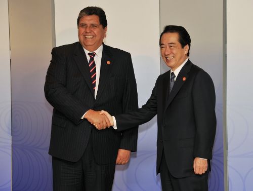 Jefe del Estado, Alan García, fue recibido por el primer ministro de Japón, Naoto Kan, a su llegada a la Cumbre de Líderes de APEC.
 Foto: Sepres
