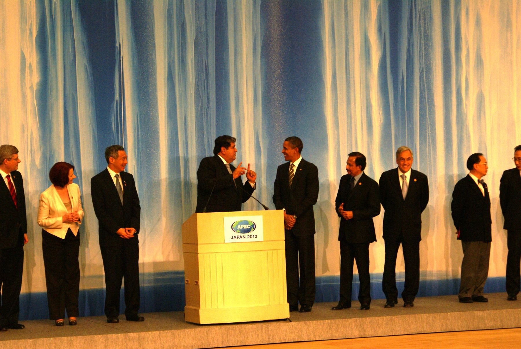 Presidente Alan García conversa con el presidente de Estados Unidos, Barack Obama.