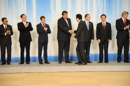 Líderes de APEC posan luego de suscribir la Declaración final de la cumbre.