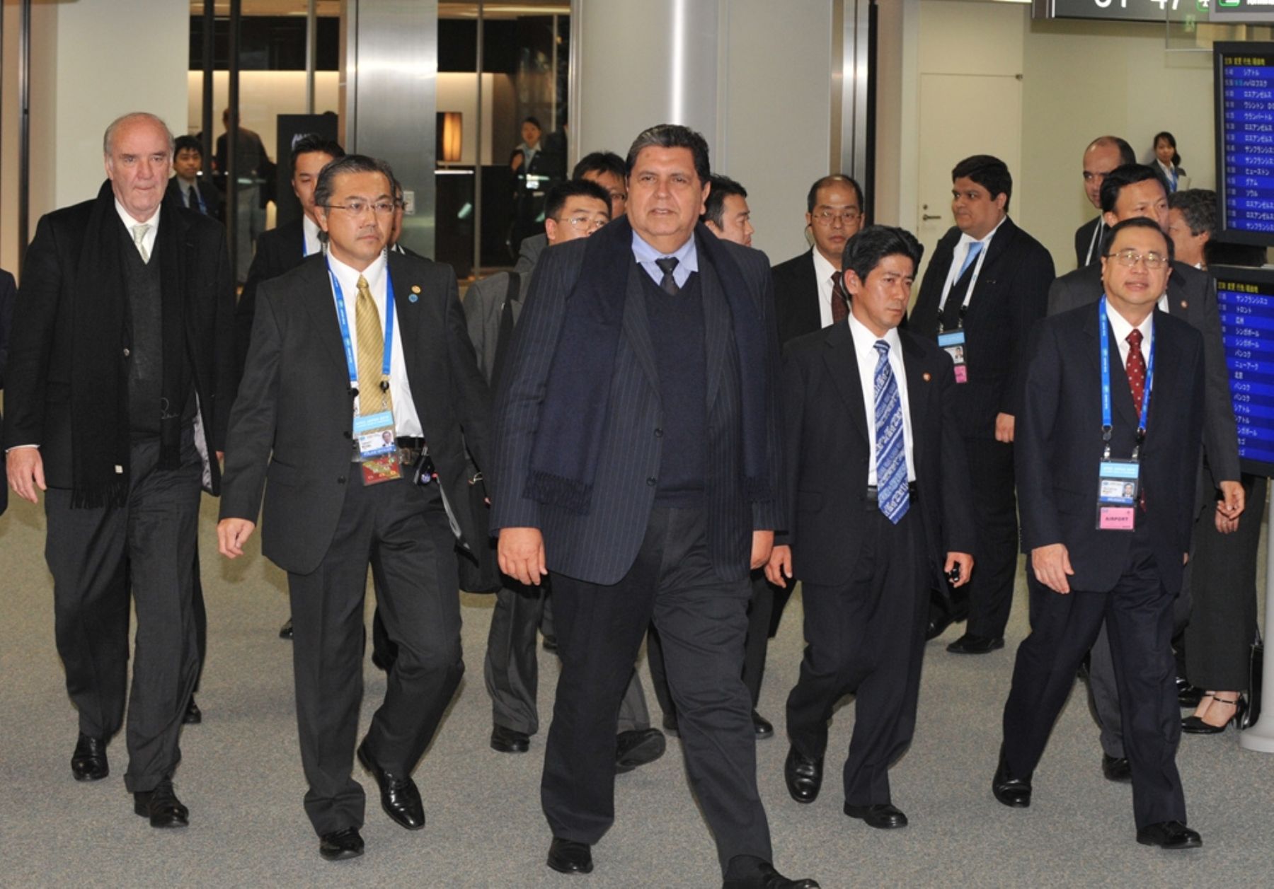 Jefe de Estado, Alan García, partió a Corea junto al canciller José Antonio García Belaunde, y el ministro de Comercio, Antonio Ferreyros.