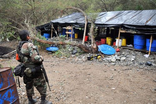 Acción policial se ejecuta en las inmediaciones de la comunidad nativa Shancuantiari- Mantaro, ubicada en el distrito de Pichari .Cortesía