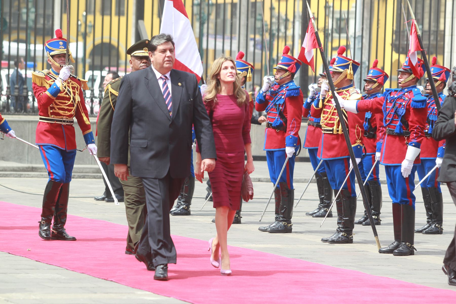 Expresidente Alan García y la Princesa de  Asturias, Letizia Ortiz, en el Patio de Honor de Palacio de Gobierno. Foto: ANDINA/Rubén Grández