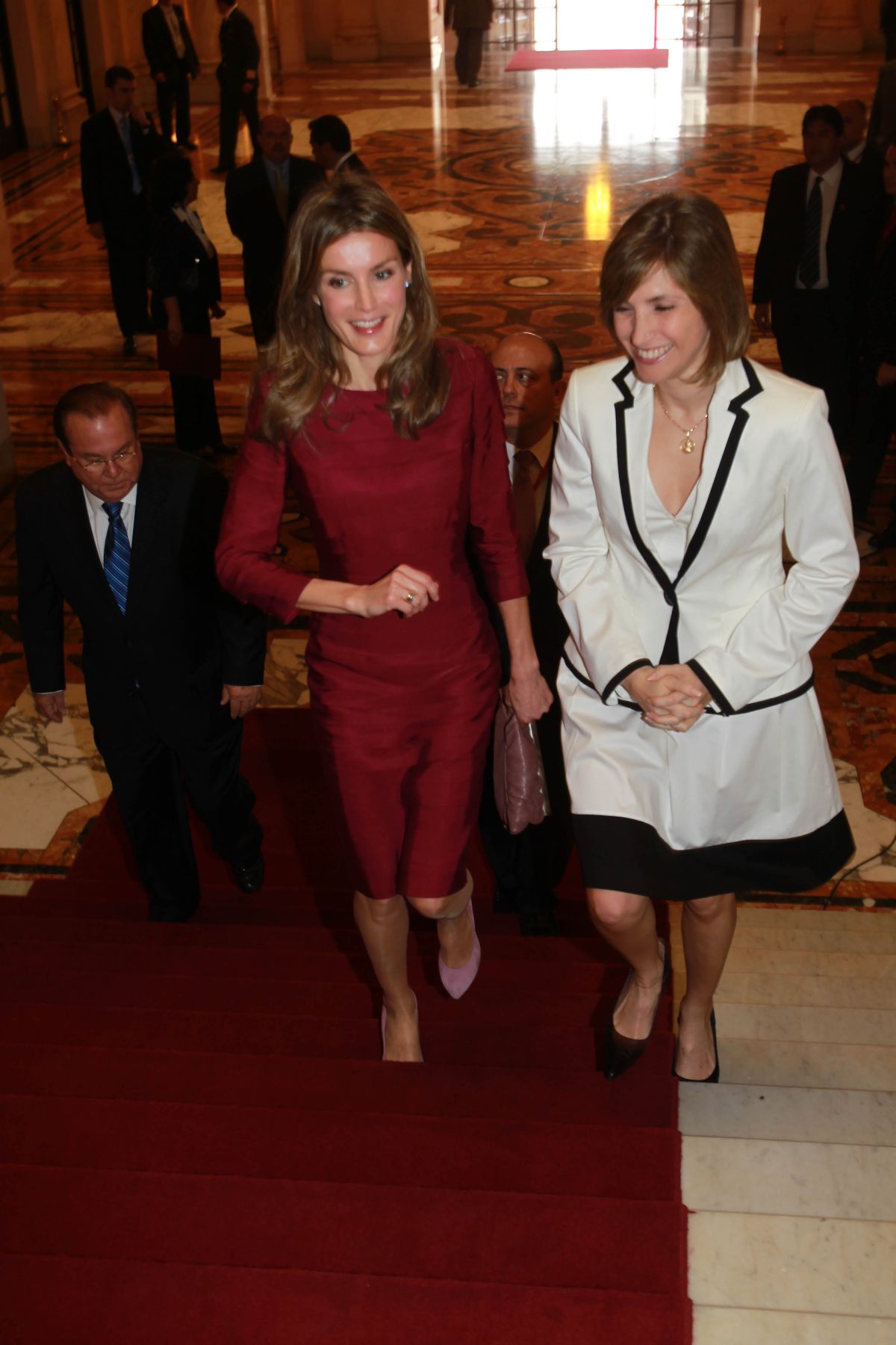 La hija del Jefe del Estado, Josefina García Nores, recibe a la Princesa de Asturias, Letizia Ortiz, en Palacio de Gobierno. Foto: ANDINA/ Piero Vargas