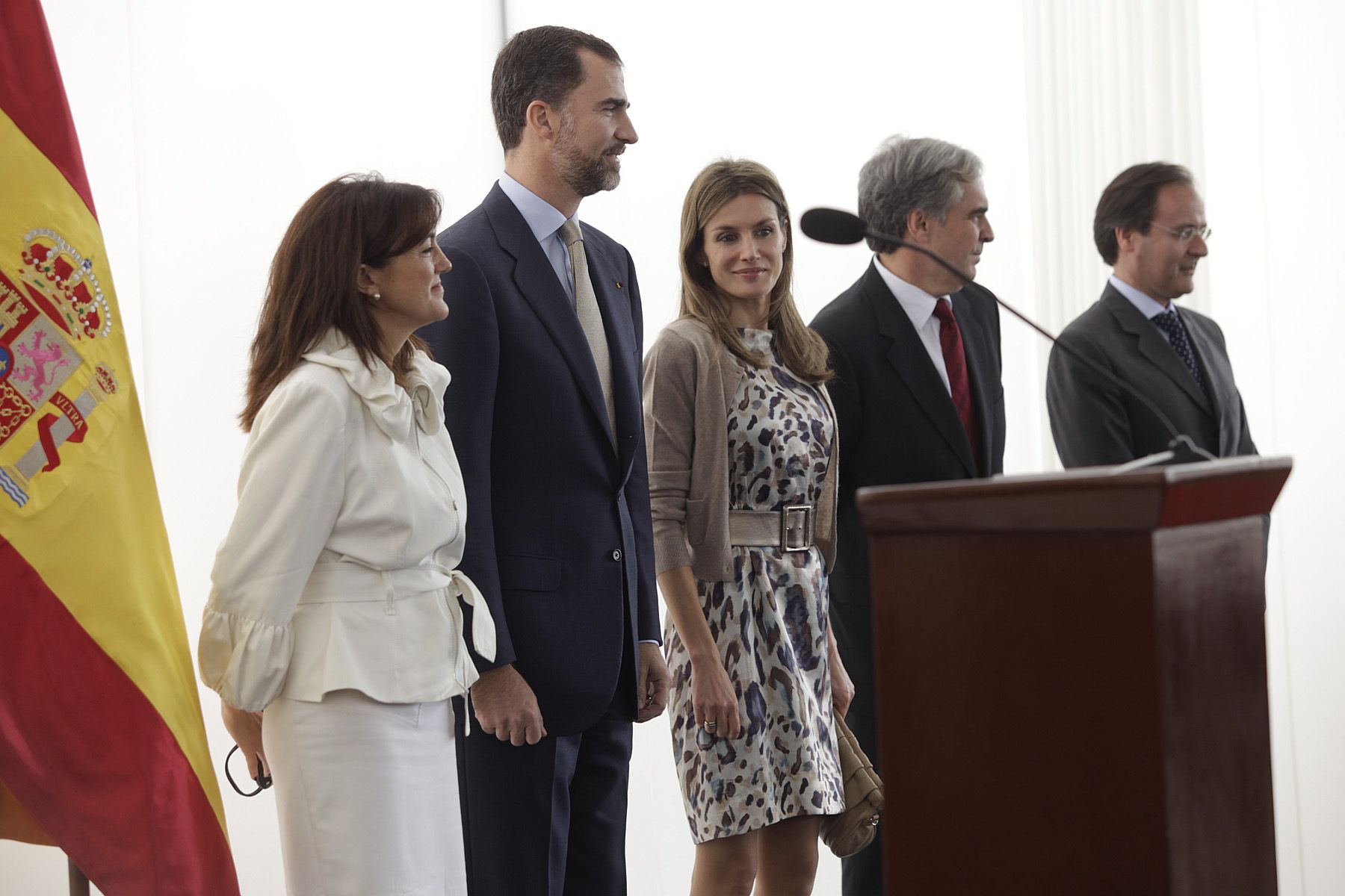 Los principes de Asturias, Felipe de Borbón, y su esposa, Letizia Ortiz, se reunieron este medio día con la colectividad epañola en el Centro Español en Lima.  
Foto: ANDINA/Rubén Grández