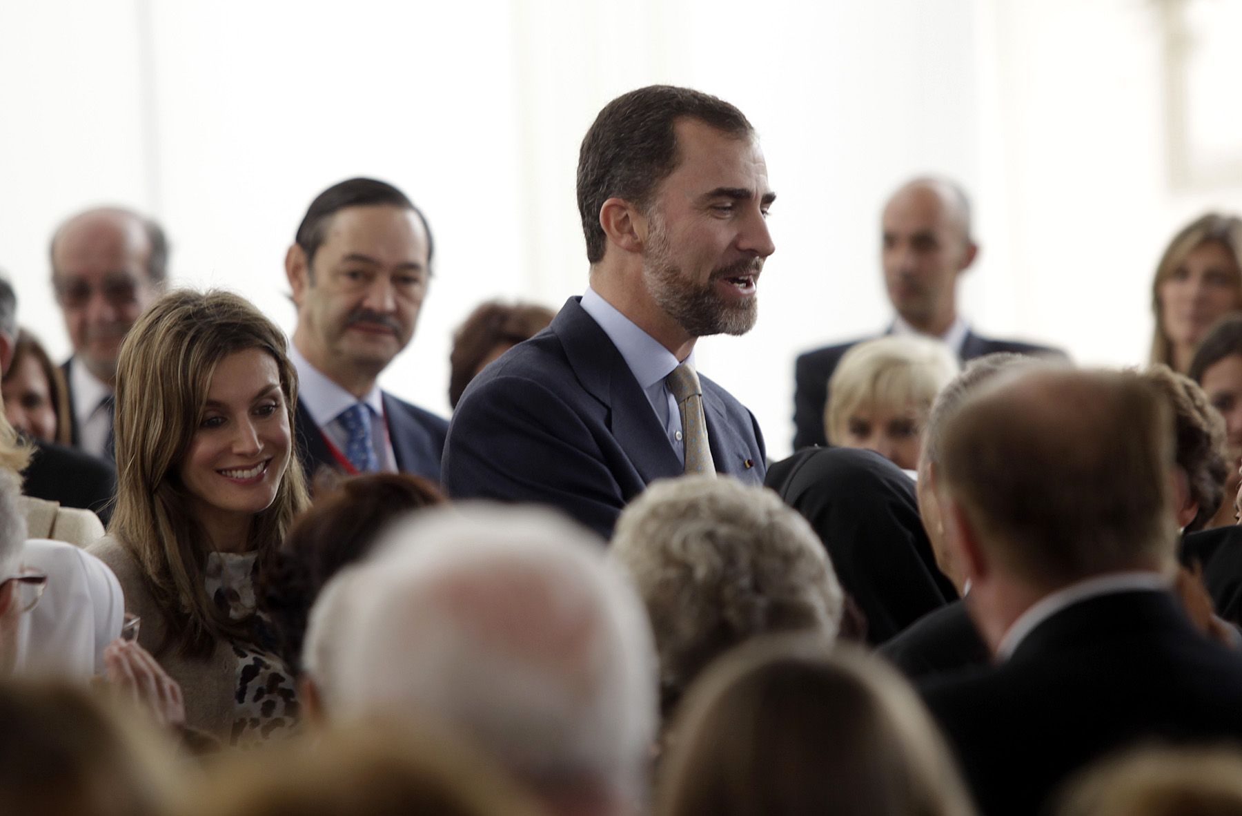 Principes de Asturias, Felipe de Borbón y su esposa, Letizia Ortiz, saludan a los invitados durante la recepción con la comunidad epañola en Perú.  
Foto: ANDINA/Rubén Grández