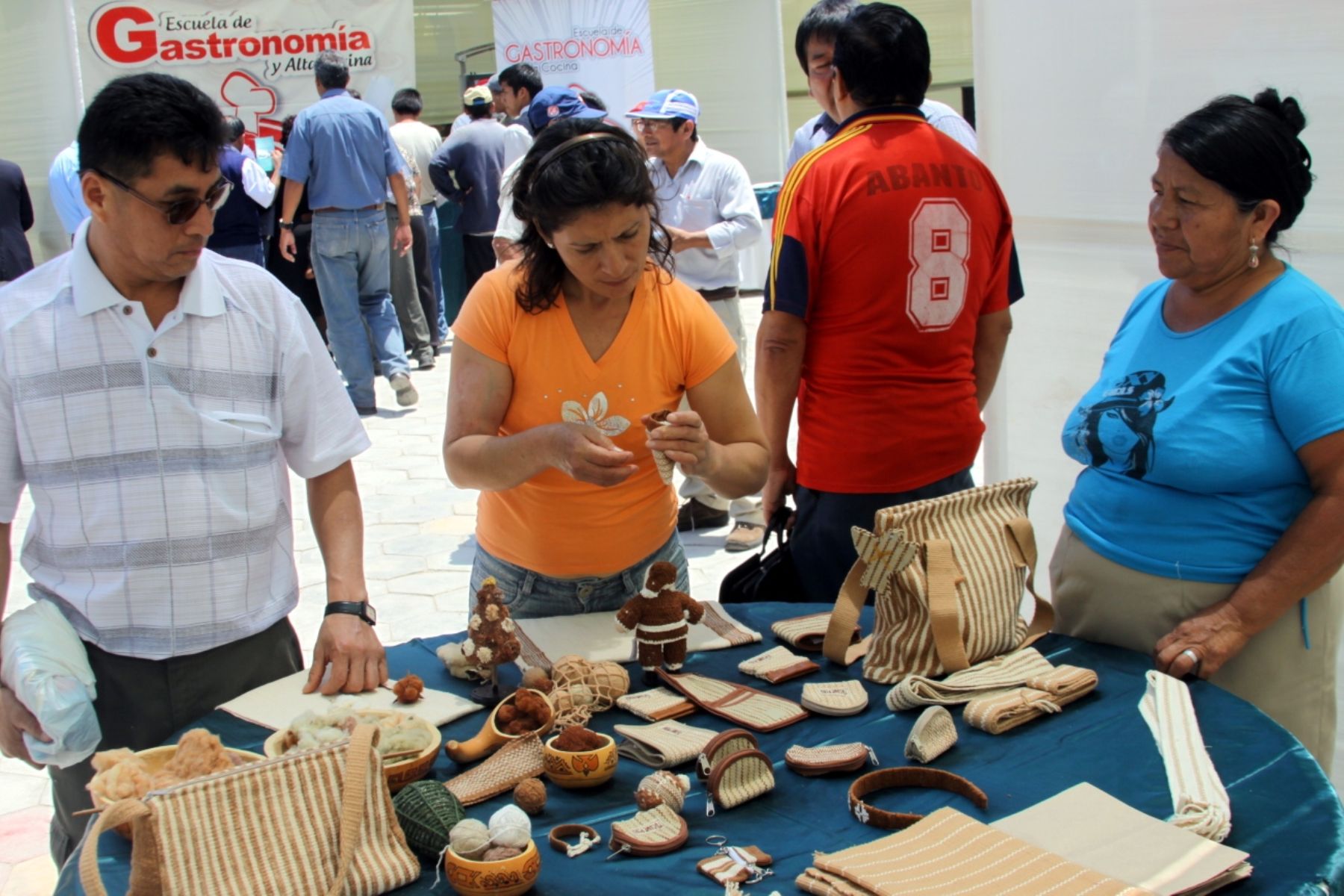 Artesanas lambayecanas expusieron trabajos elaborados con algodón nativo. Foto: Andina/Gobierno regional de Lambayeque.