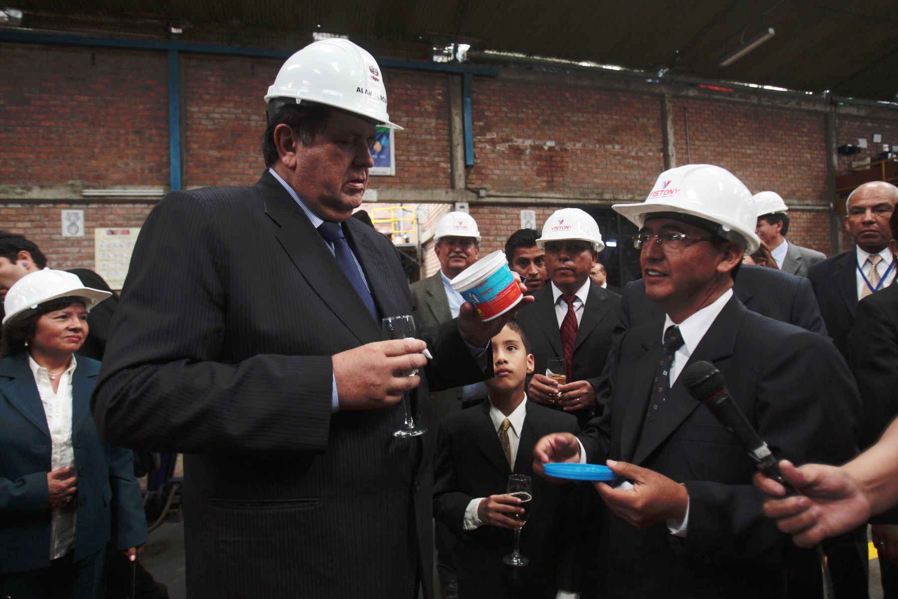 Presidente de la República, Alan García, asiste a ceremonia de inauguración de planta de lubricantes Vistony, en el distrito de Ancón. Foto: ANDINA/Juan Carlos Guzmán Negrini.
