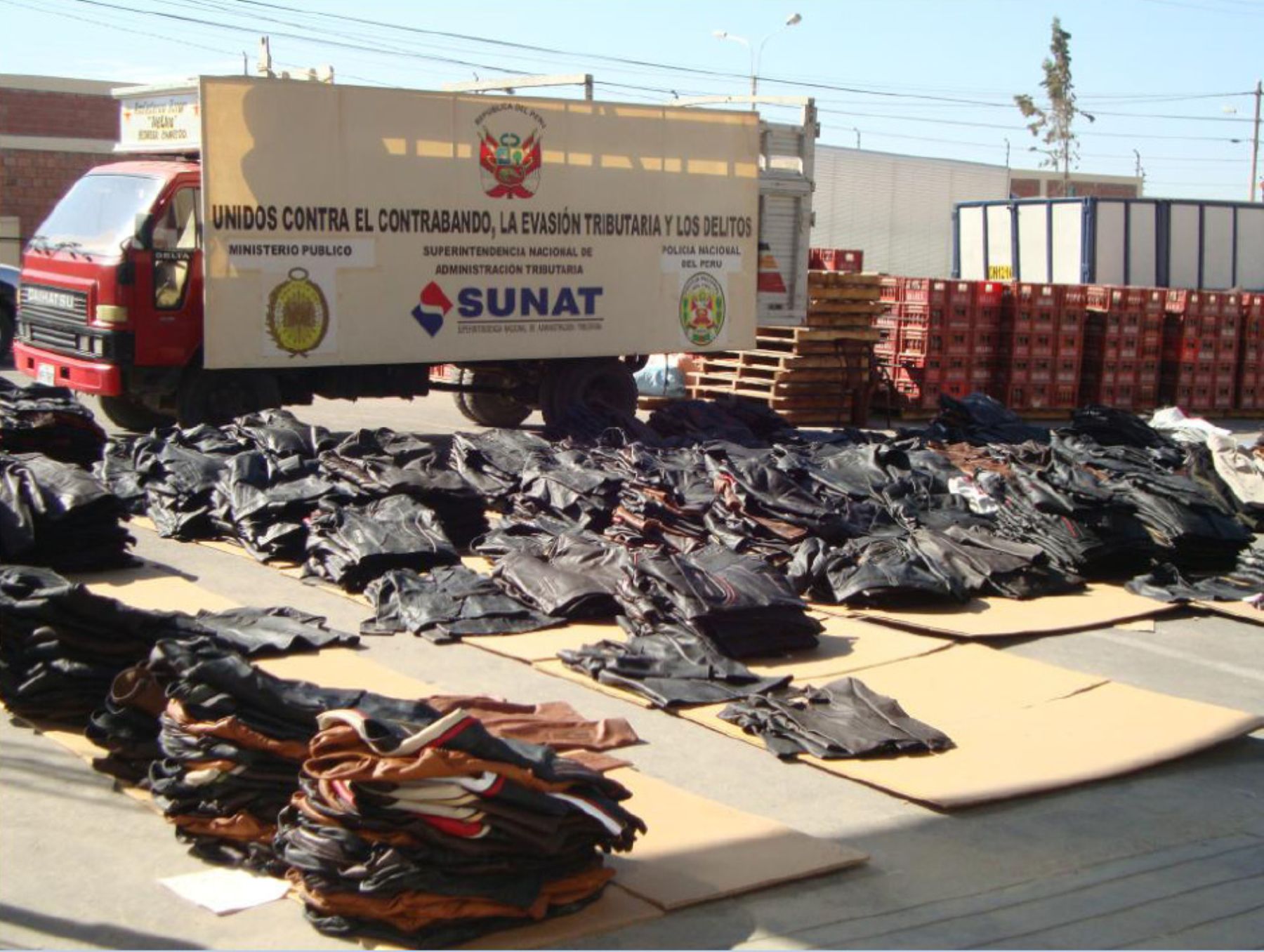 Sunat incauta casacas de cuero valorizadas en más de S/. 188 mil en  Arequipa | Noticias | Agencia Peruana de Noticias Andina