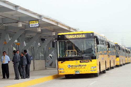 Servicios alimentadores de El Metropolitano también saldrán desde Puente Piedra y Villa El Salvador. ANDINA/Carlos Lezama.