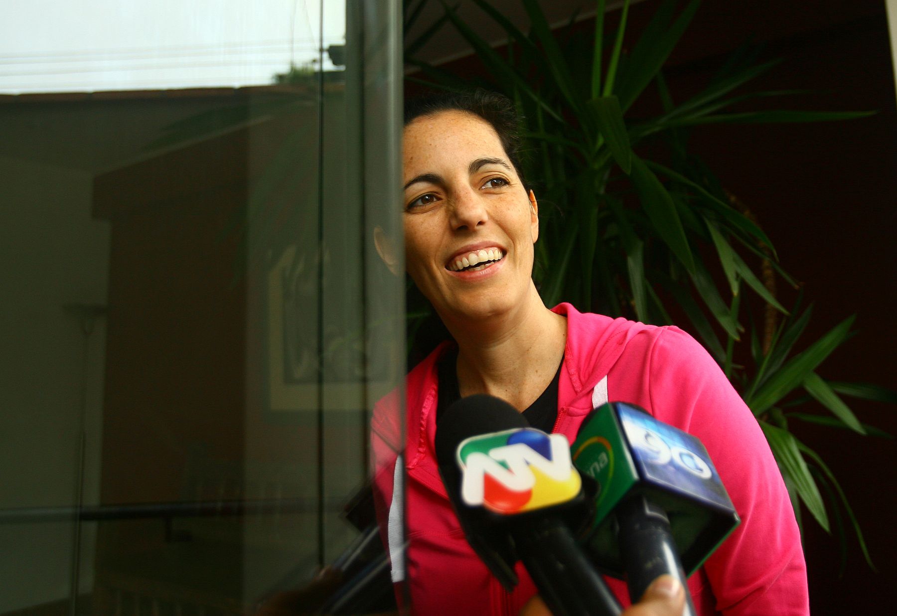 Morgana Vargas Llosa, brinda declaraciones a la prensa desde su domicilio en Barranco. ANDINA / Foto César García.