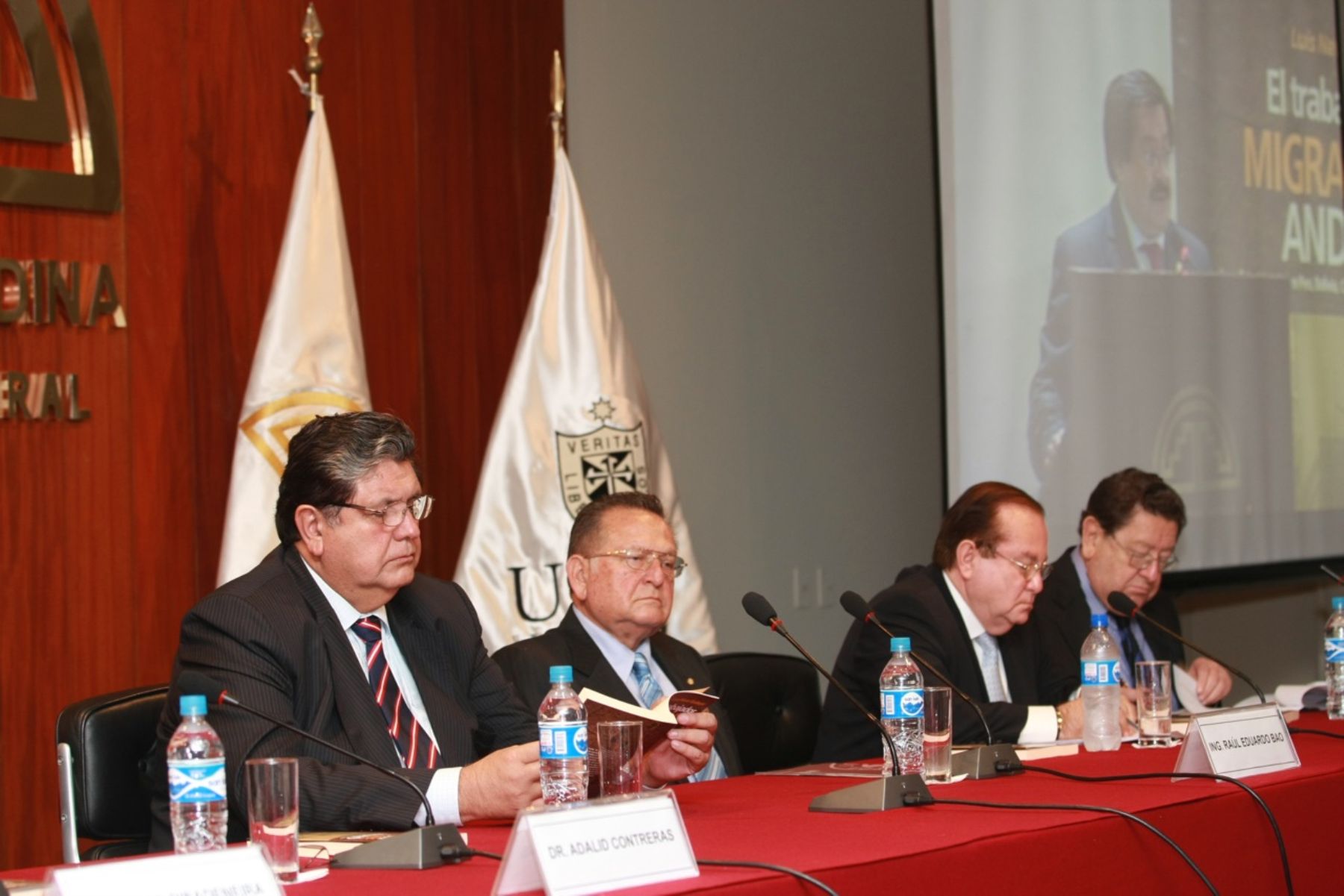 Jefe del Estado participó en presentación de libro del abogado Luis Nava.