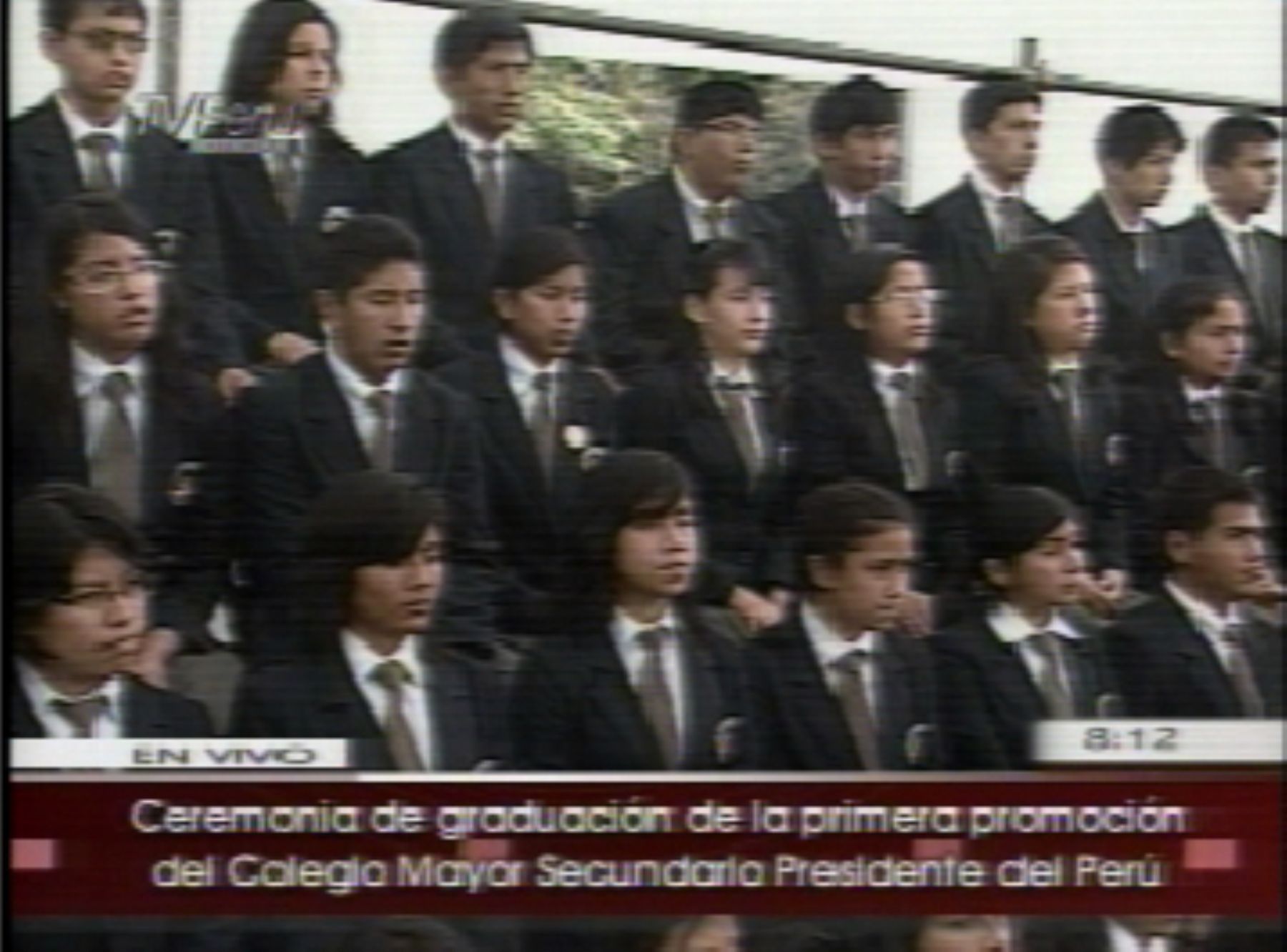 Ceremonia de graduación de la primera promoción del Colegio Mayor Secundario Presidente del Perú. Foto: Captura TV.