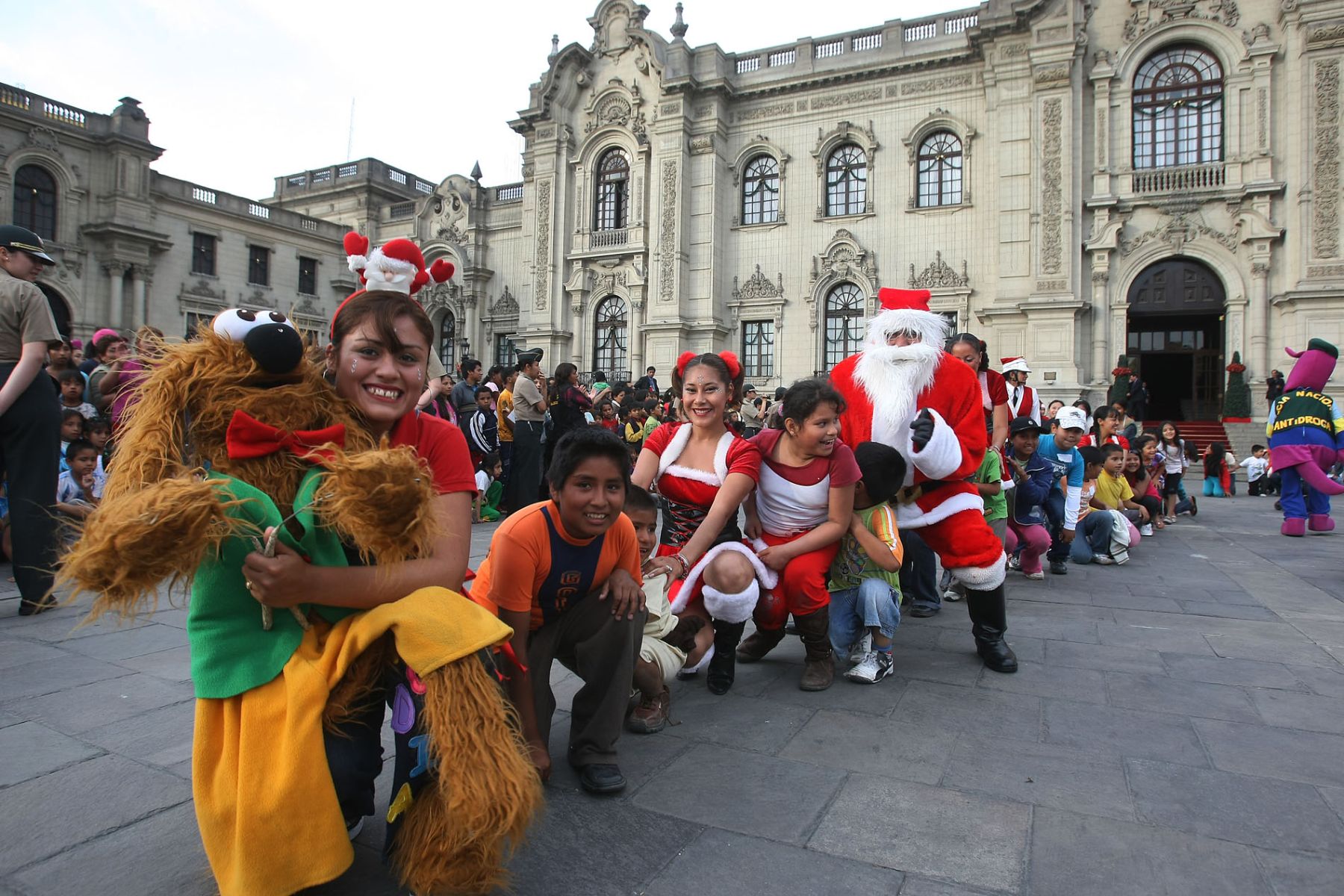 Chocolatada con los niños en Palacio de Gobierno. Foto: ANDINA/Vidal Tarqui.