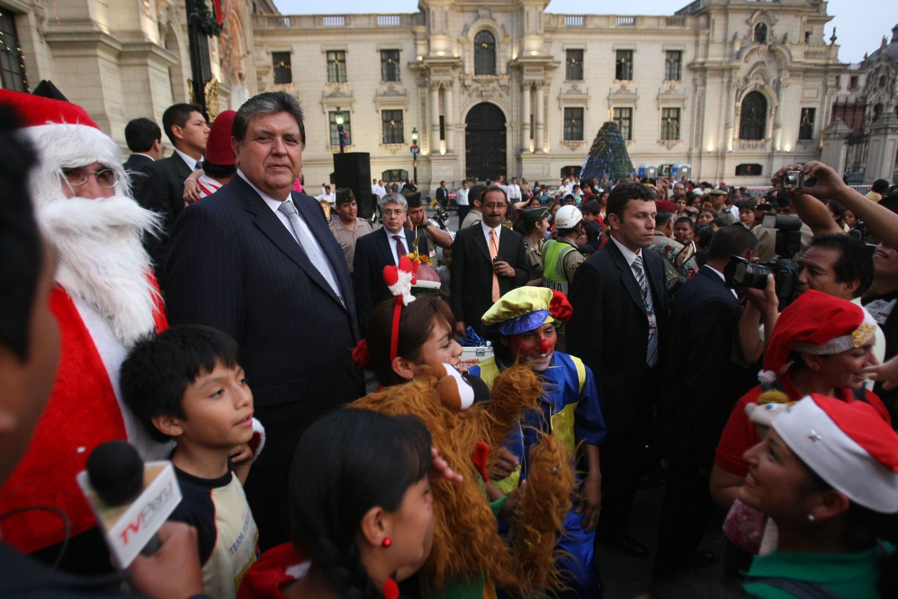 Presidente Alan García asiste a chocolatada con los niños en Palacio de Gobierno. Foto: ANDINA/Vidal Tarqui.