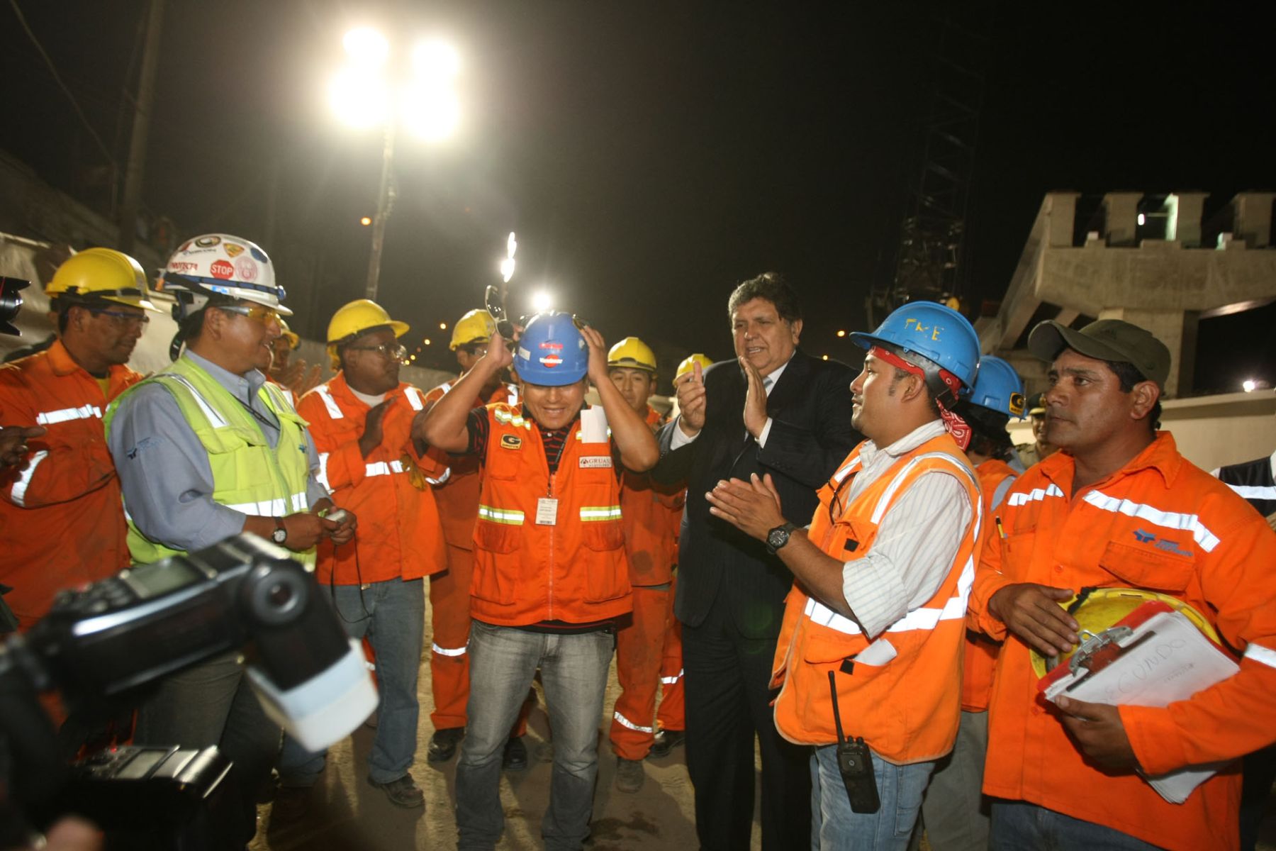 El presidente Alan García, inspecciona el avance de las obras de construcción del Tren Eléctrico.Foto: ANDINA/ Vidal Tarqui