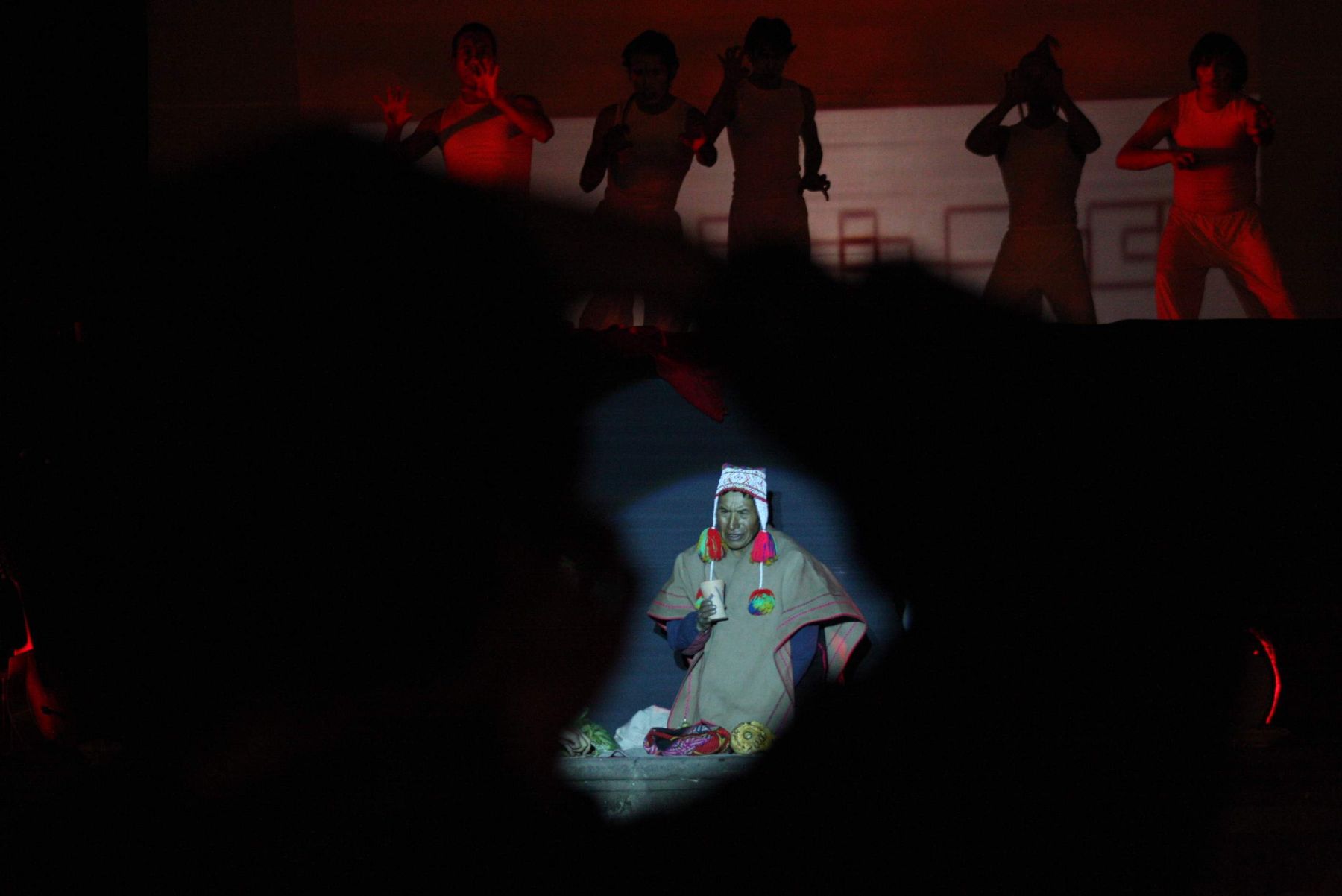 Sacerdote andino ofreció ritual en el atrio de la catedral de Cusco con motivo de la llegada del nuevo año. Foto: ANDINA / Percy Hurtado.