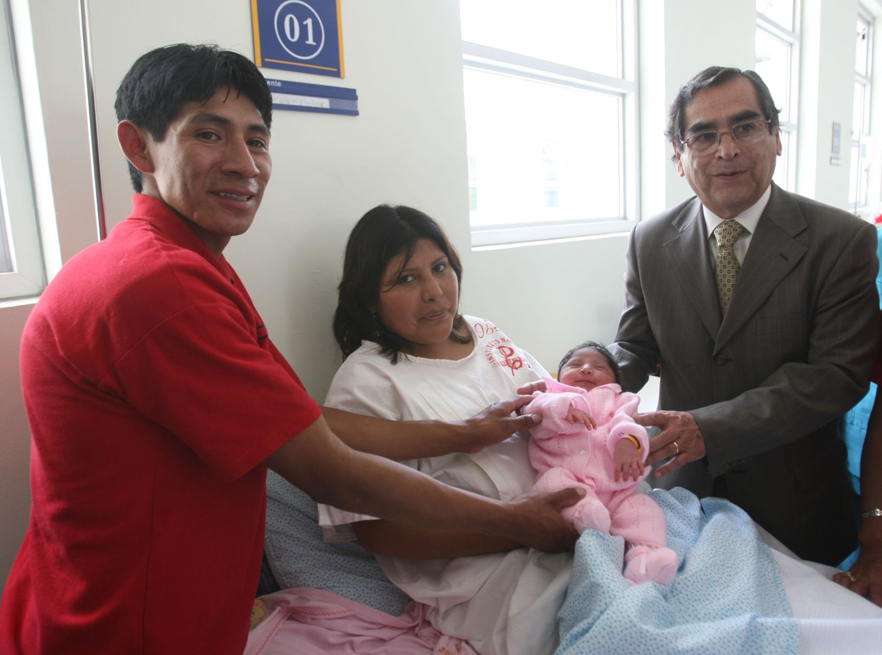 Una robusta y sana beb fue la primera ni a nacida en el Per en