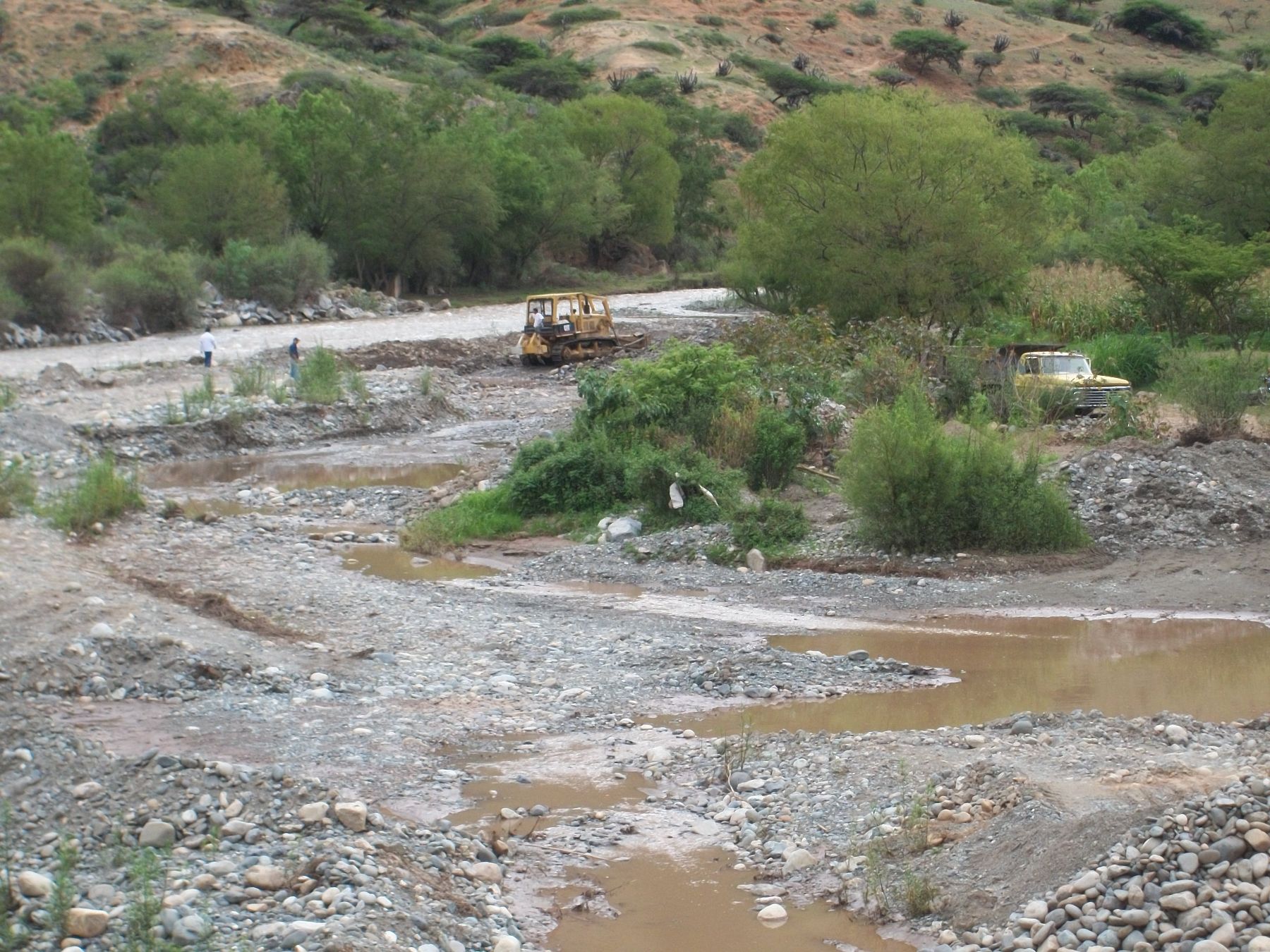 Extracción de material no metálico en zona de amortiguamiento del centro arqueológico de Kotosh, en Huánuco, provoca desvío de la margen izquierda del río Higueras. Foto: Dirección Regional de Cultura de Huánuco.