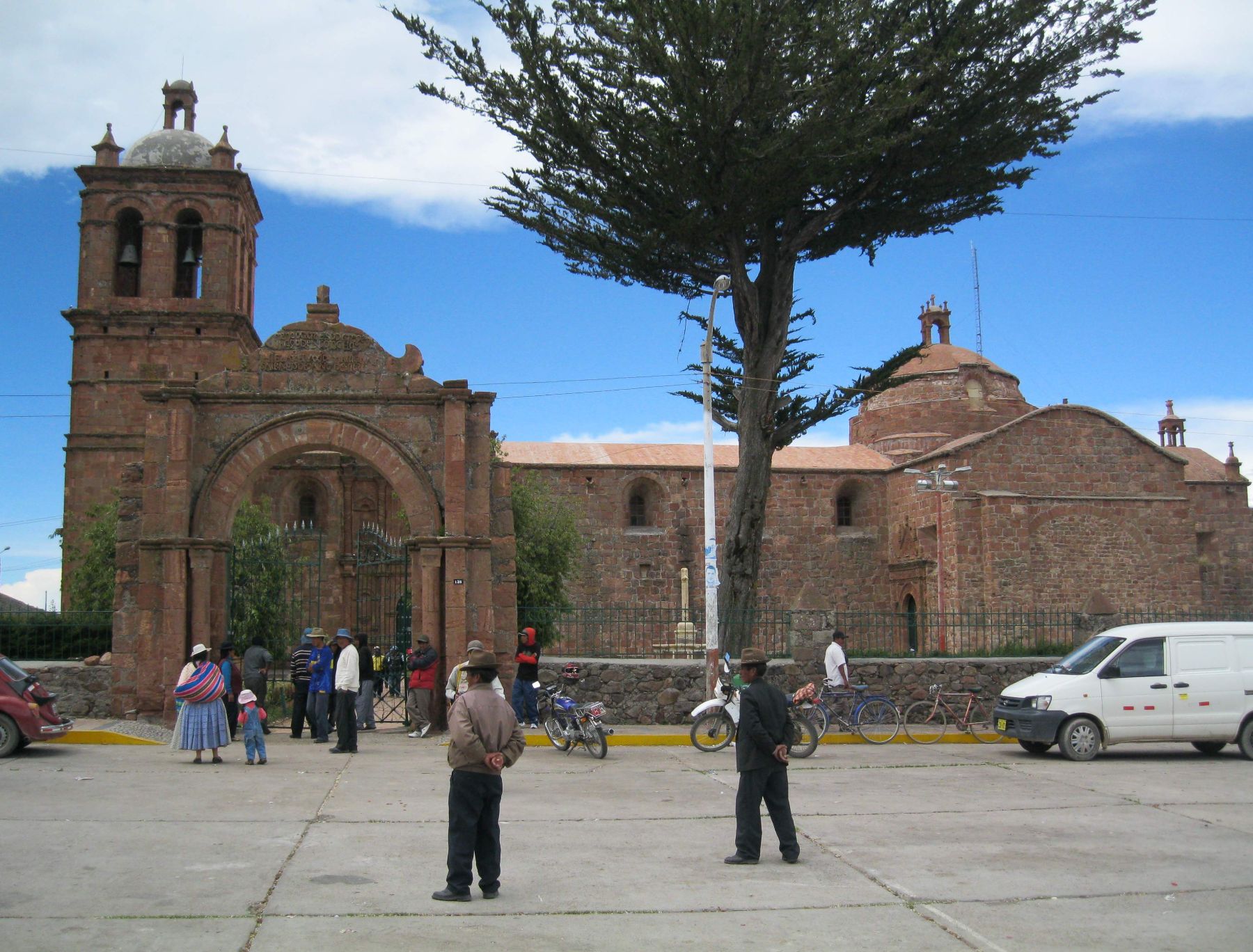 La provincia de Chucuito, en Puno, atesora importantes monumentos históricos como la iglesia Santiago Apóstol del distrito de Pomata. Foto: ANDINA