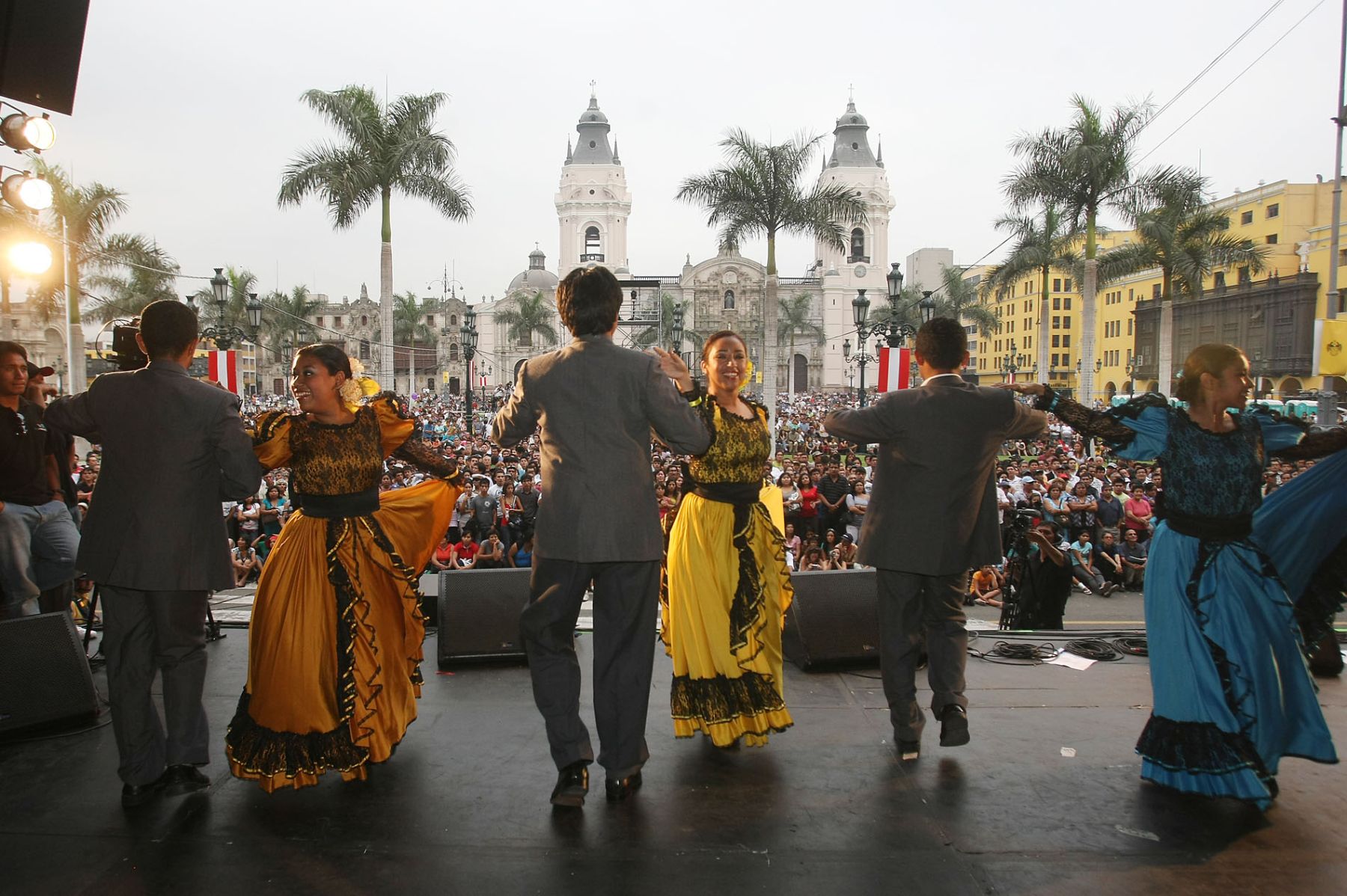 La serenata por el 476 aniversario de Lima se desarrolla en la plaza de Armas de la capital.
Foto: ANDINA/ Vidal Tarqui