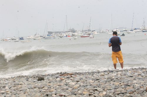 Oleajes ligeros se esperan desde la mañana del lunes 29 de julio en el litoral sur, y desde la tarde del mismo día en el litoral centro; mientras desde la madrugada del martes 30 de julio en el litoral norte, informó la Dirección de Hidrografía y Navegación (DHN) de la Marina de Guerra del Perú.ANDINA/archivo