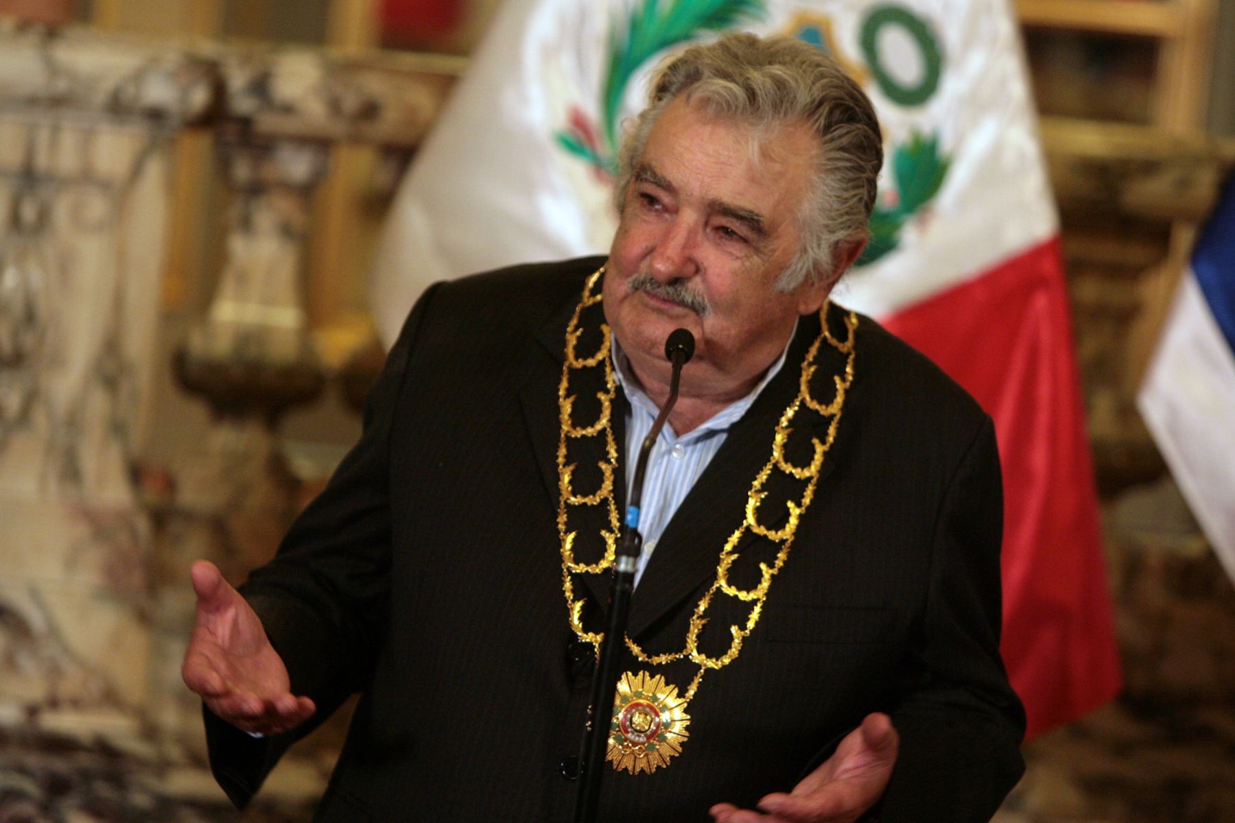 Presidente de Uruguay,José Alberto Mujica, recibe la condecoracion rden del Sol del Perù en Palacio de Gobierno ANDINA/Cesar García