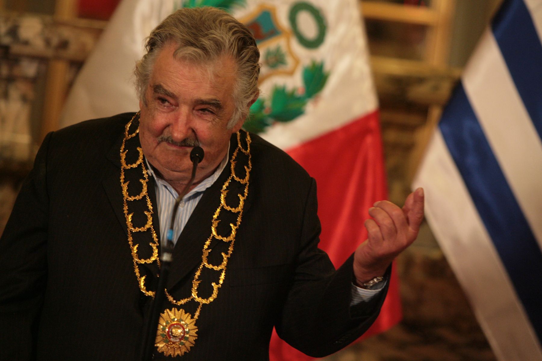 Presidente de Uruguay, José Alberto Mujica, recibe la condecoracion Orden El Sol del Perú en Palacio de Gobierno ANDINA/Cesar García