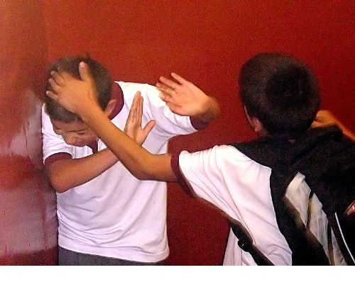 Los centros educativos deben adoptar las medidas necesarias para erradicar el bullying o violencia escolar. Foto: ANDINA/Internet.