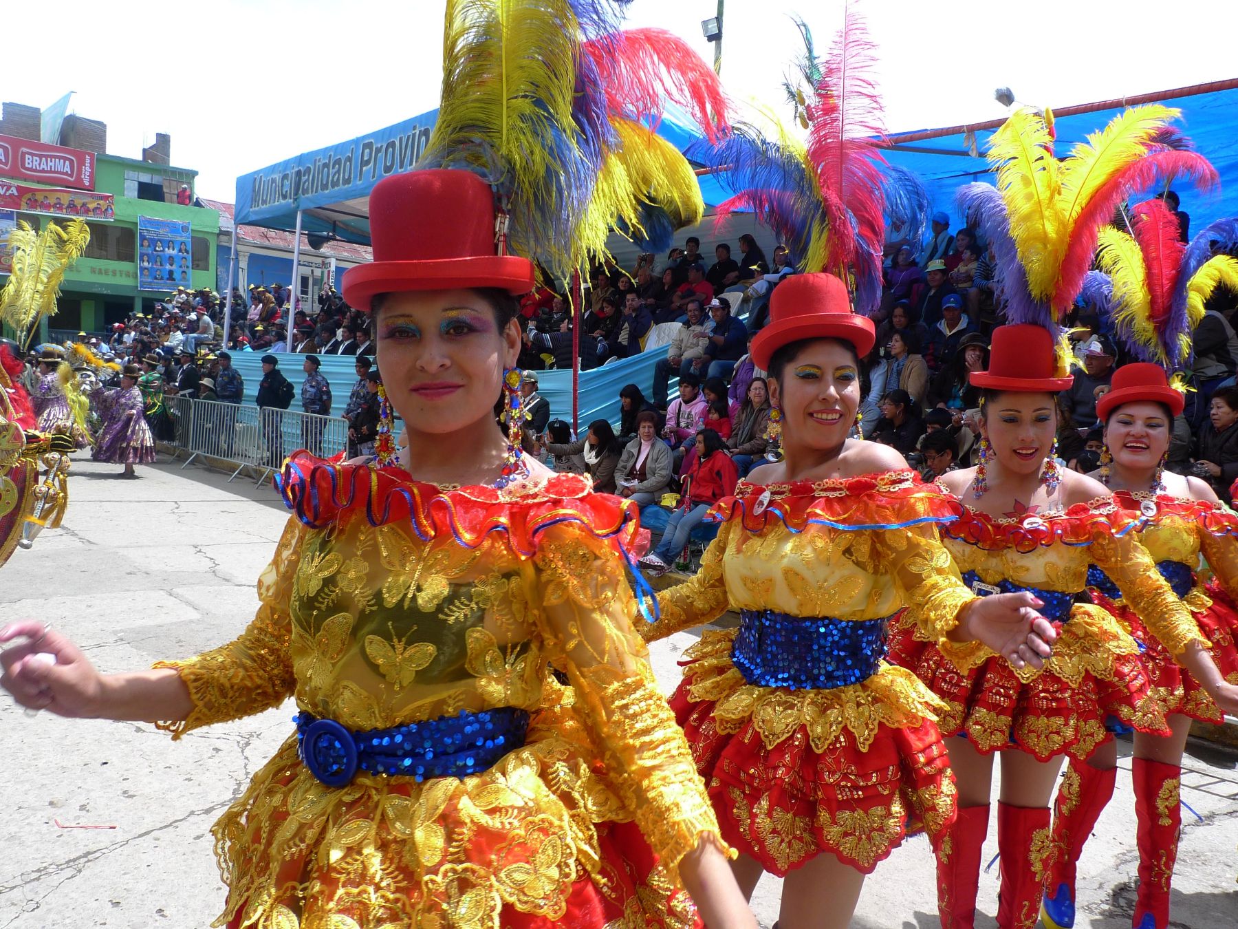 La festividad de la Virgen de la Candelaria, en la ciudad de Puno, tiene hoy una de sus principales actividades tradicionales llenas de colorido y alegría: el concurso de trajes de luces que convierten a Puno en la "Capital del Folclor Peruano". Foto: ANDINA/Difusión
