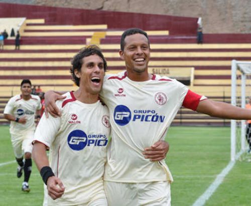 Capitán y volante de León de Huánuco, Carlos Zegarra.