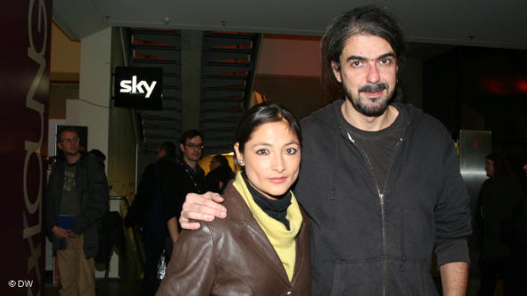 El cineasta Fernando Leon de Aranoa, y su protagonista, Magaly Solier, tras el estreno. Foto: Deutsche Welle.