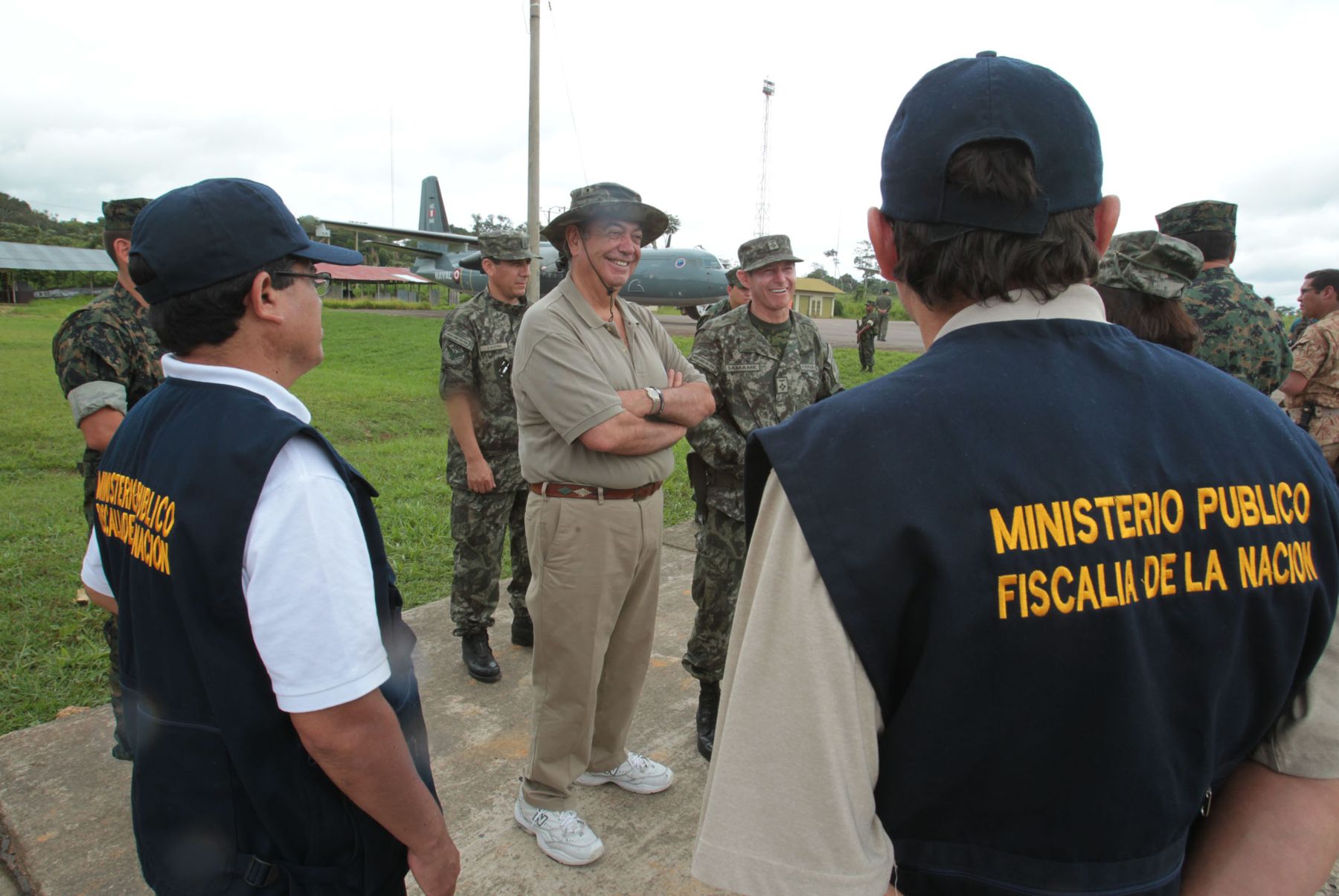 El operativo para destuir las dragas ilegales en Madre de Dios contó con la participación de fiscales para verificar que las acciones se realicen dentro del marco de la ley. Foto: ANDINA/Jack Ramón