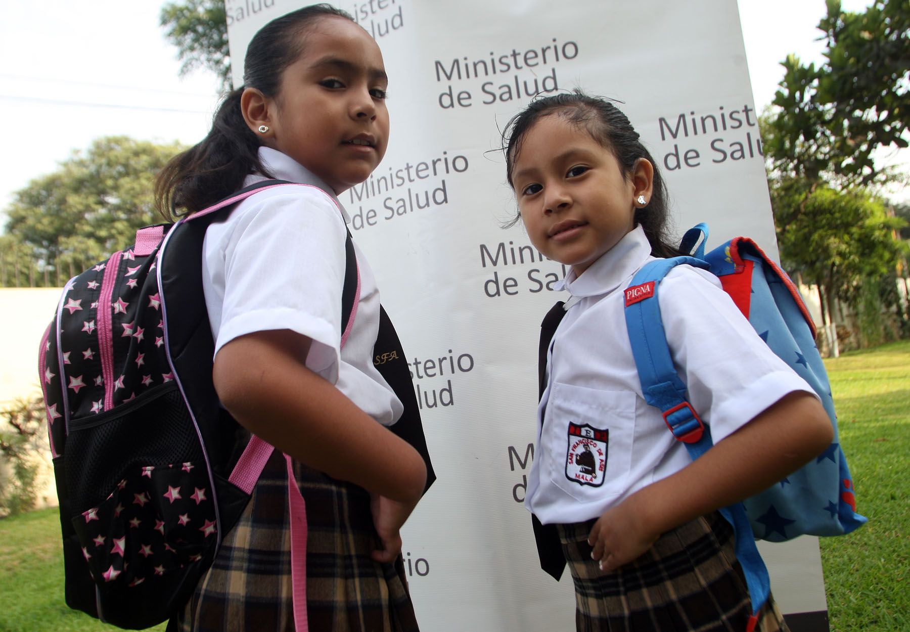 Las mochilas con tirantes son las más adecuadas para los escolares. Foto: ANDINA/archivo