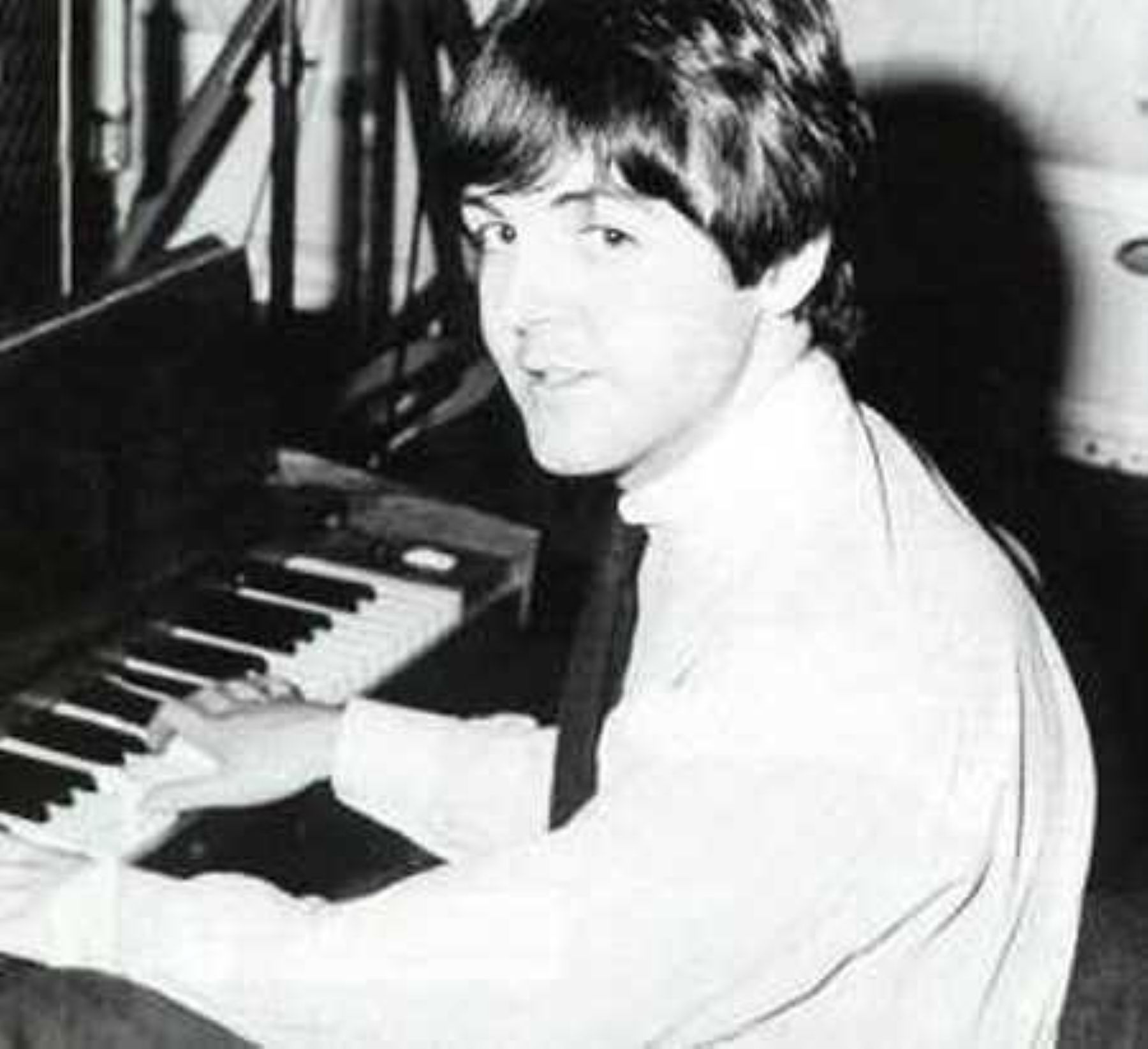 Paul Mc Cartney al piano