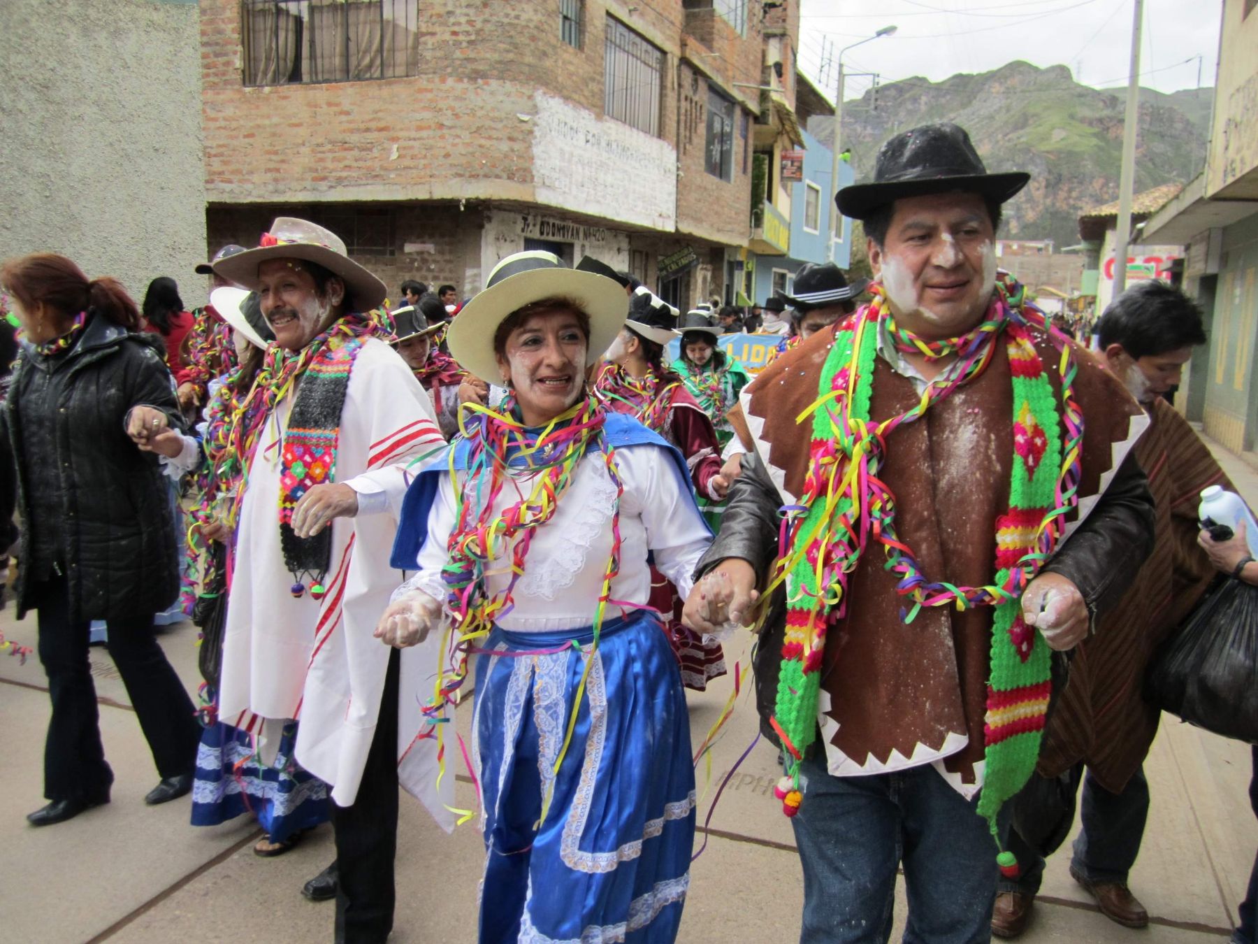 Presidente regional de Huancavelica, Maciste Díaz, encabeza celebraciones por carnaval.