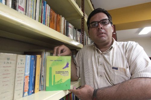 Periodista Ernesto Toledo, acaba de publicar El cóndor pasa: mandato y obediencia