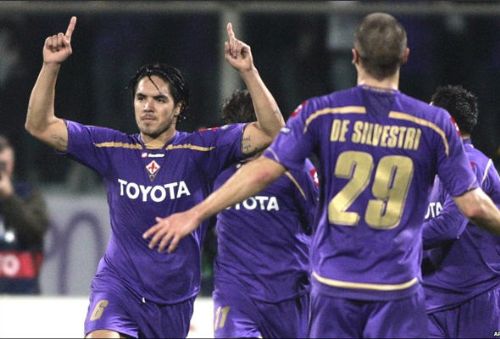 Juan Vargas, volante peruano de la Fiorentina de Italia.
