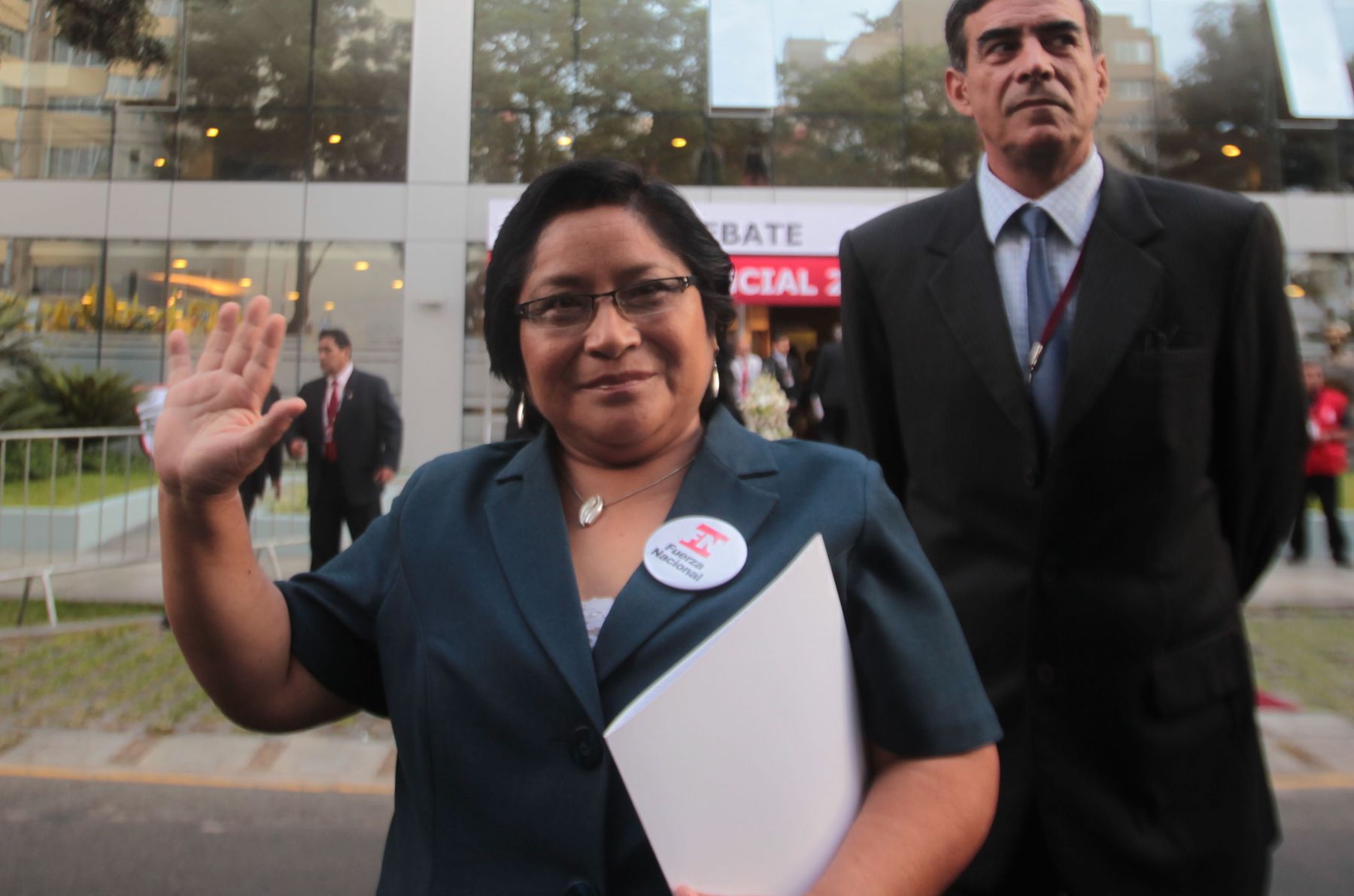 Candidata Juliana Reymer de Fuerza Nacional, llega al centro de convenciones del Colegio Médico para particioar en el Debate Presidencial.
Foto: ANDINA/Piero Vargas