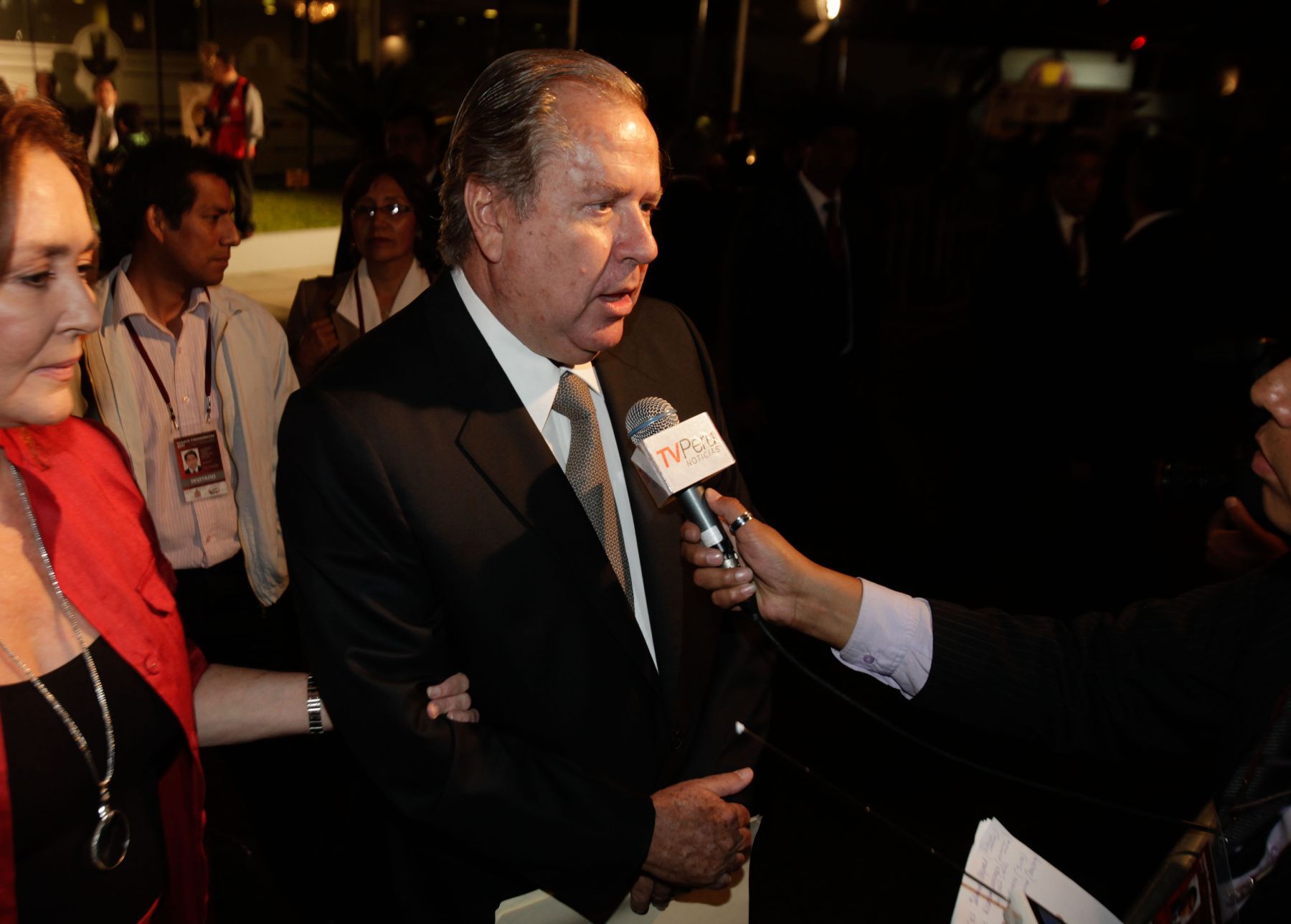 El candidato de Adelante, Rafael Belaunde, llega al Colegio Médico para participar del Debate Presidencial. 
Foto: ANDINA/Rubén Grández