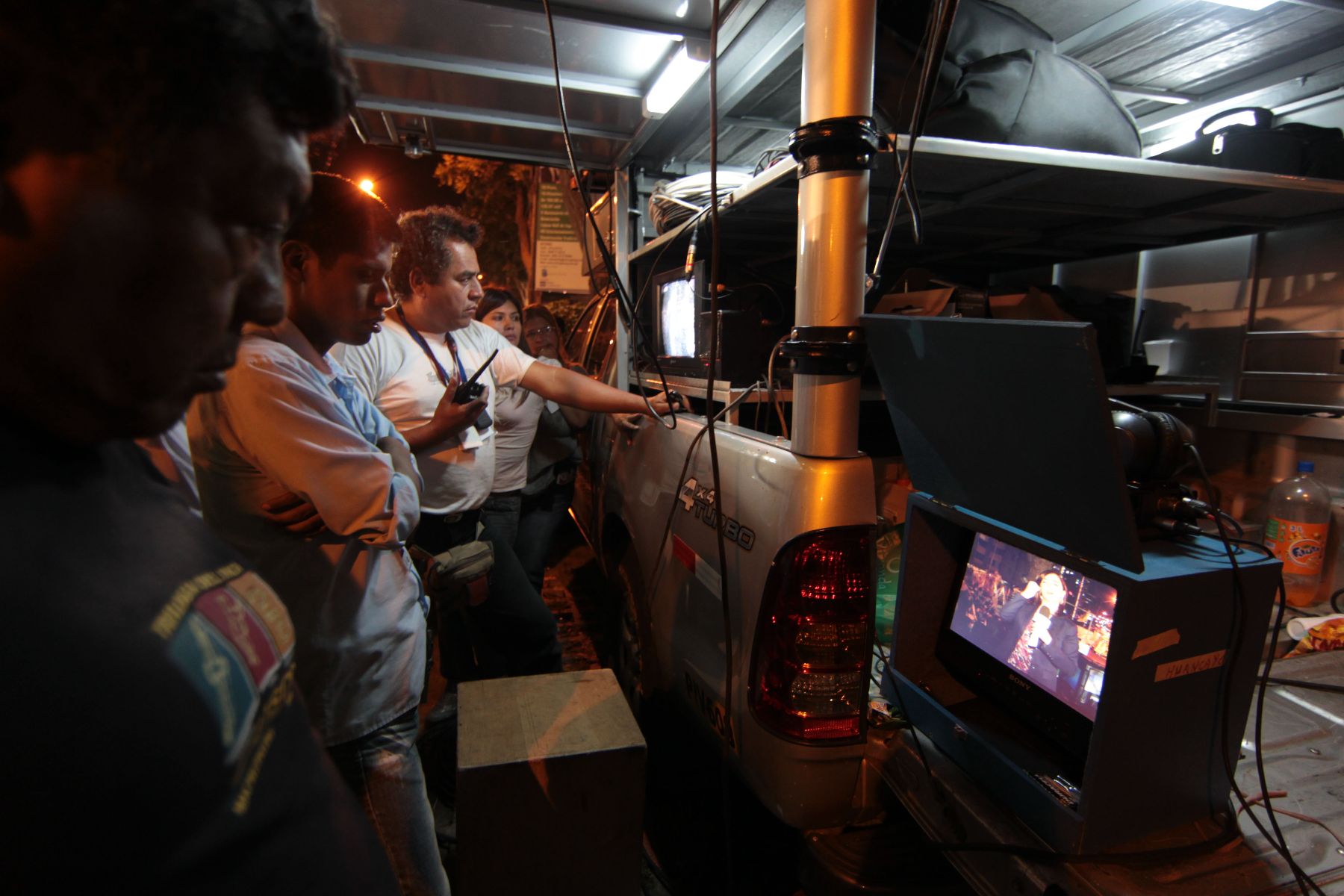 Canales de televisión transmiten en directo el debate presidencial desde los exteriores del centro de convenciones del Colegio Médico en Miraflores.
Foto: ANDINA/ Piero Vargas