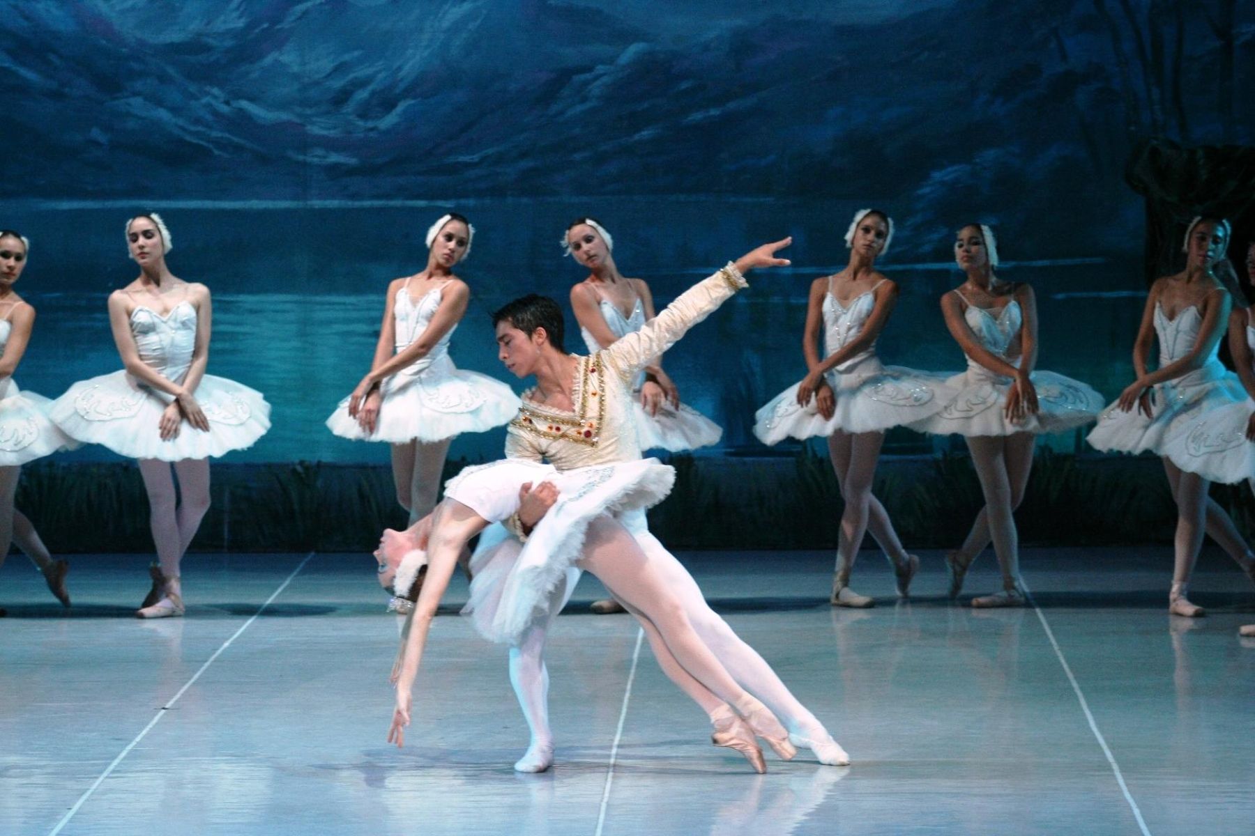 El Ballet Municipal de Lima incluirá en su programación la obra El lago de los cisnes. Foto: ANDINA/Internet.