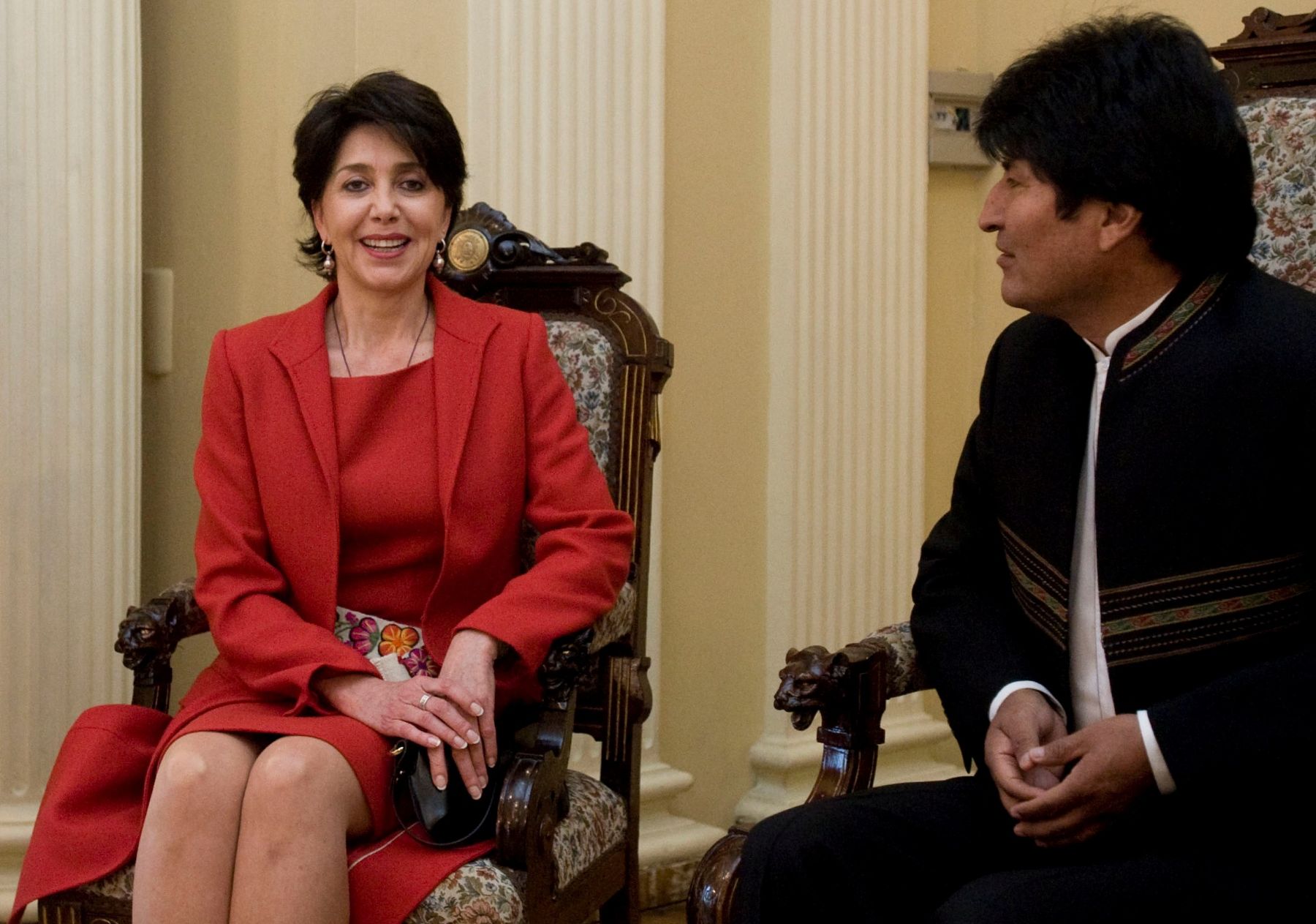 Embajadora de Perú en La Paz, Silvia Alfaro Espinosa, presenta sus cartas credenciales al presidente de Bolivia, Evo Morales.  Foto: Presidencia de Bolivia.