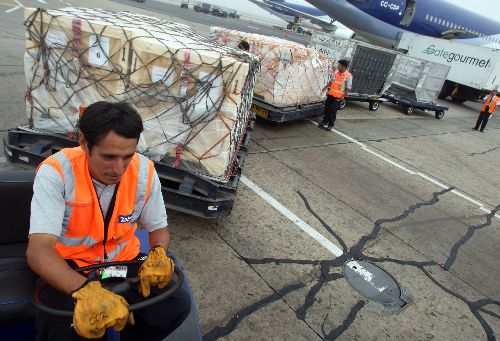 Piezas arqueológicas devueltas por la universidad de Yale, llegaron esta mañana a Lima.  Foto: ANDINA/Gustavo Sánchez