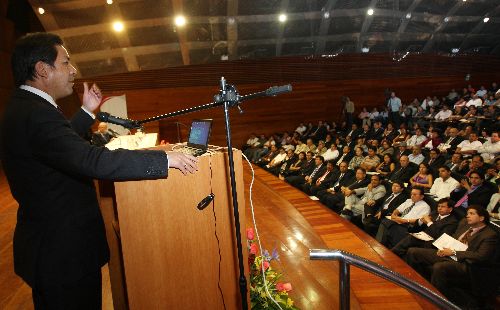 Ministro de la Producción, Jorge Villasante, presenta nueva convocatoria del fondo Innovate-Perú en el auditorio del Centro Cultural Ccori Wasi.
 Foto: ANDINA/ Norman Córdova